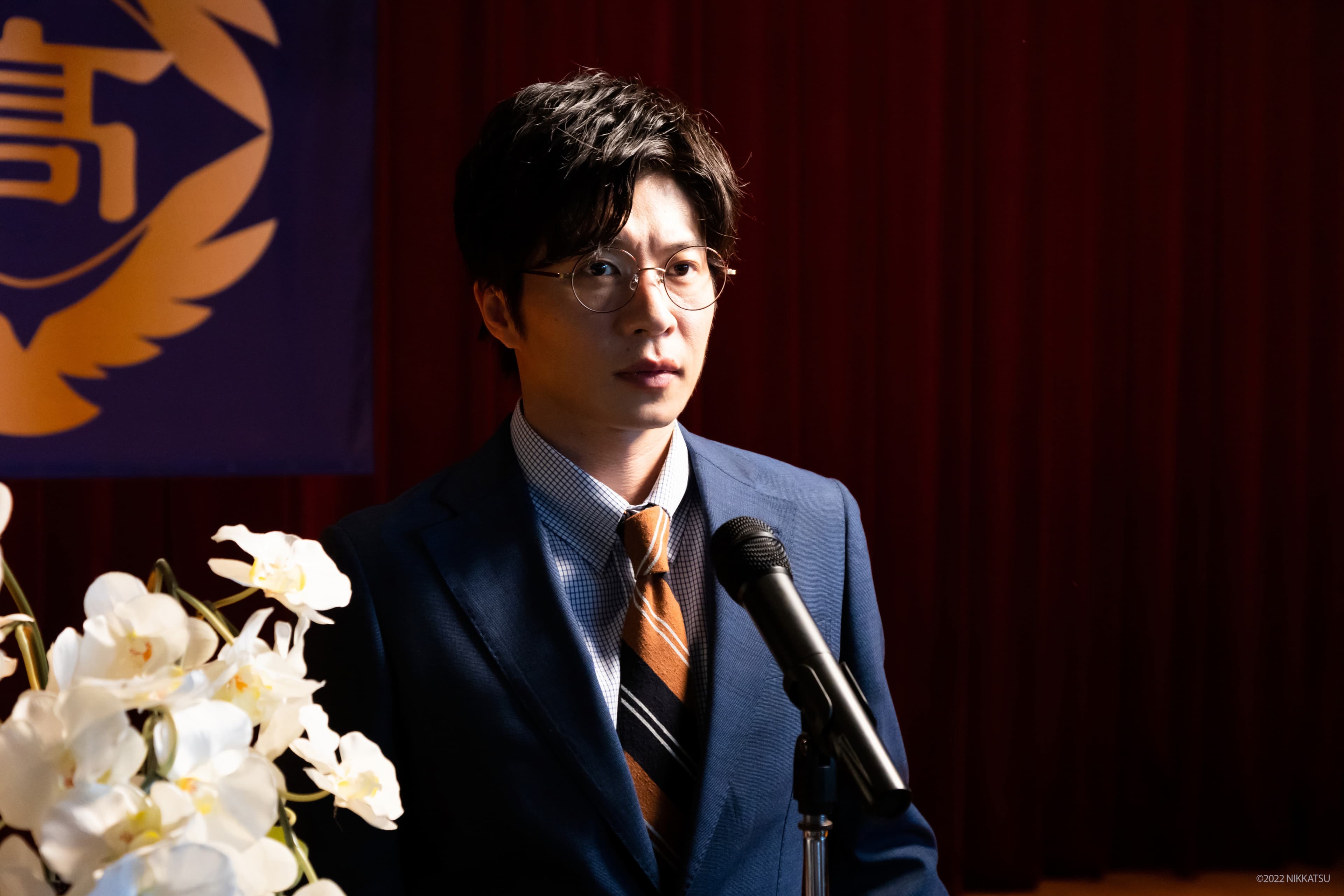 田中圭演出外表陽光、內心陰暗變態的雙面老師。（可樂電影提供）