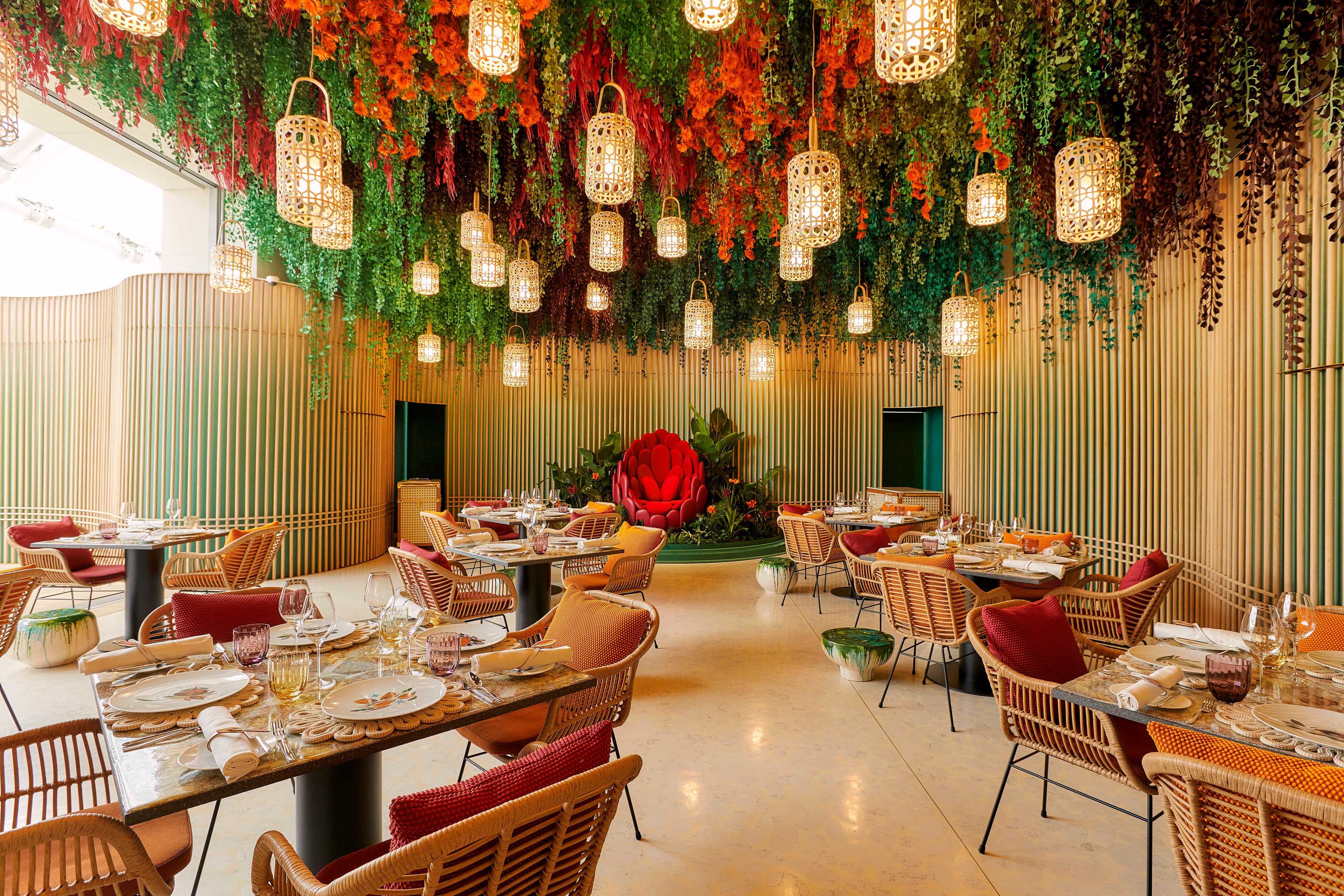 「Alain Passard at Louis Vuitton」期間限定餐廳以花園為主題進行裝飾。(路易威登提供)