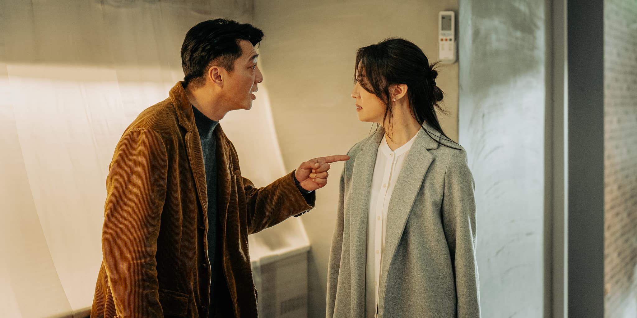 婚姻系列中單元《尾號1314》主演藍葦華和李杏長期處在遠距離關係，缺少相處和彼此了解的機會。（公視提供）