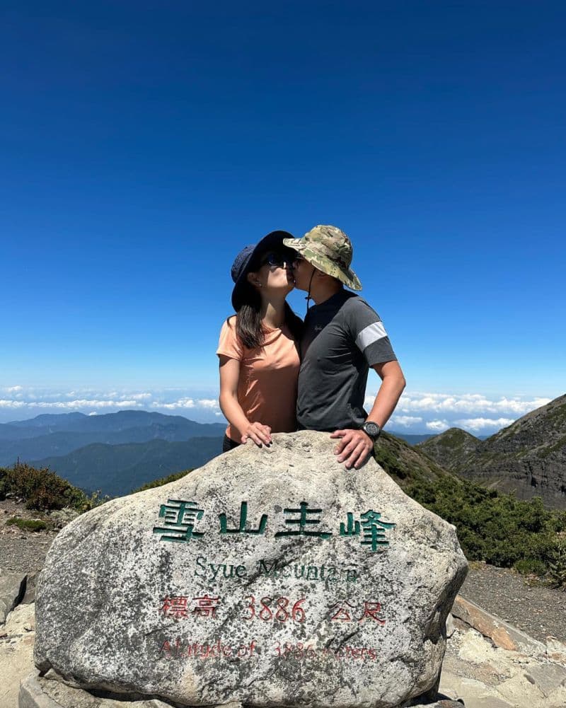 賈永婕開心曬出親親照。 (翻攝自賈永婕臉書)