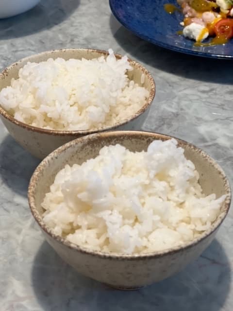 用台東池上米煮的白飯，是台式鐵板燒的標配。（1,760元2人套餐菜色）