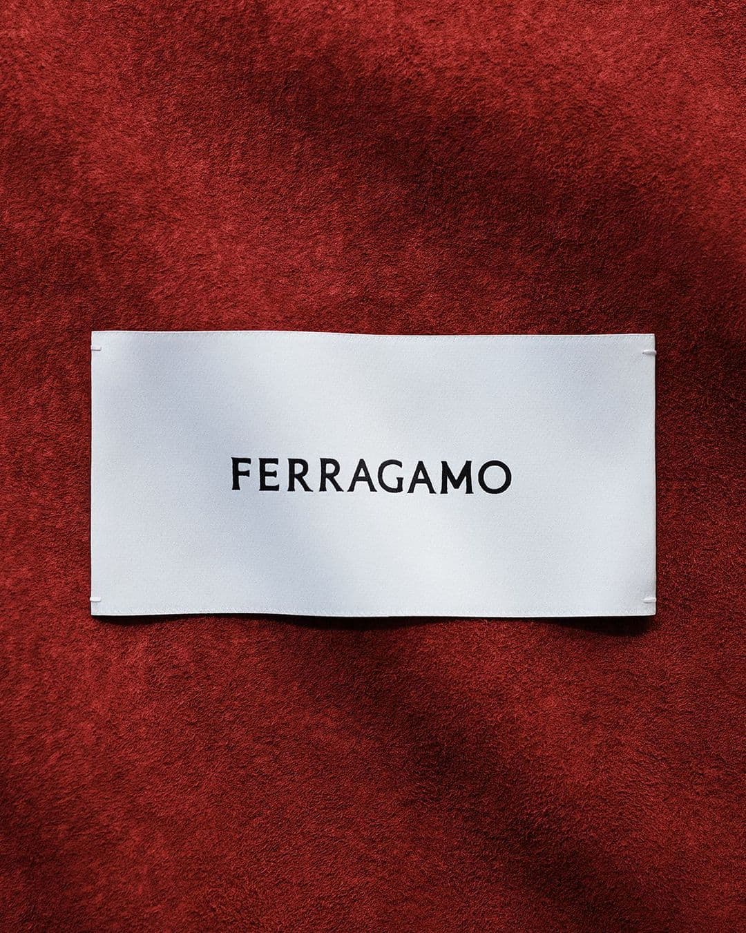 新一季的衣標將會全面換成嶄新的Logo。(翻攝自FERRAGAMO IG)