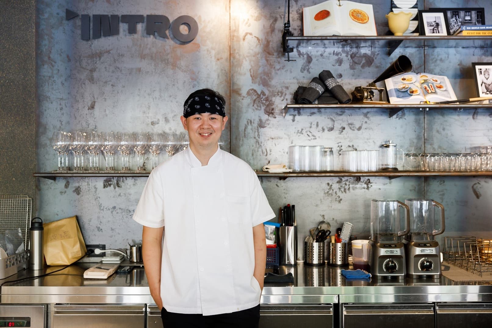 INTRO Kitchen主廚過去在加拿大藍帶廚藝學校研修,經歷也是以精緻餐飲為主,對風味層次十分講究。