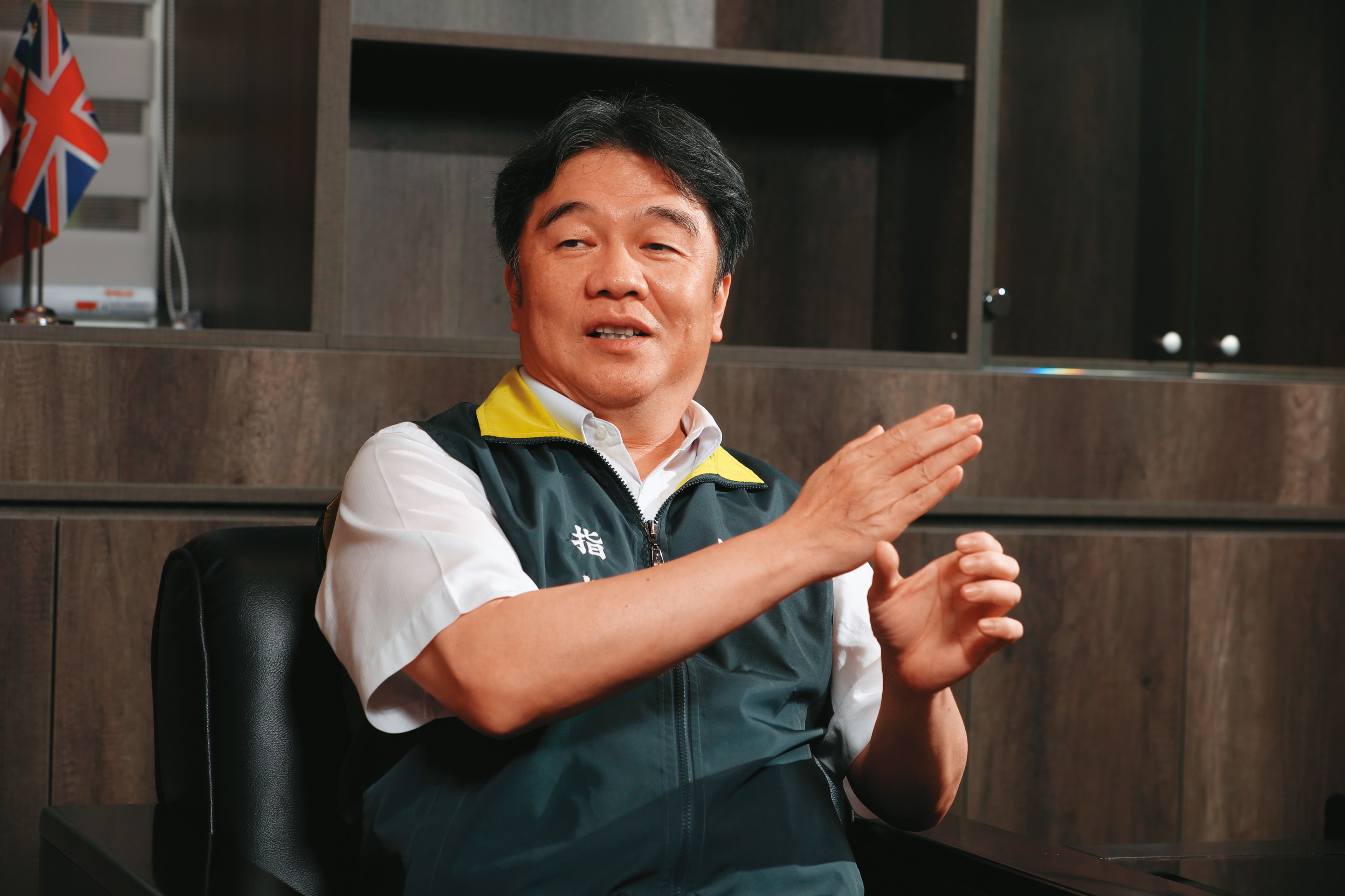 王必勝說,一旦疫情趨緩、防疫工作常態化,就是指揮中心解散之時。