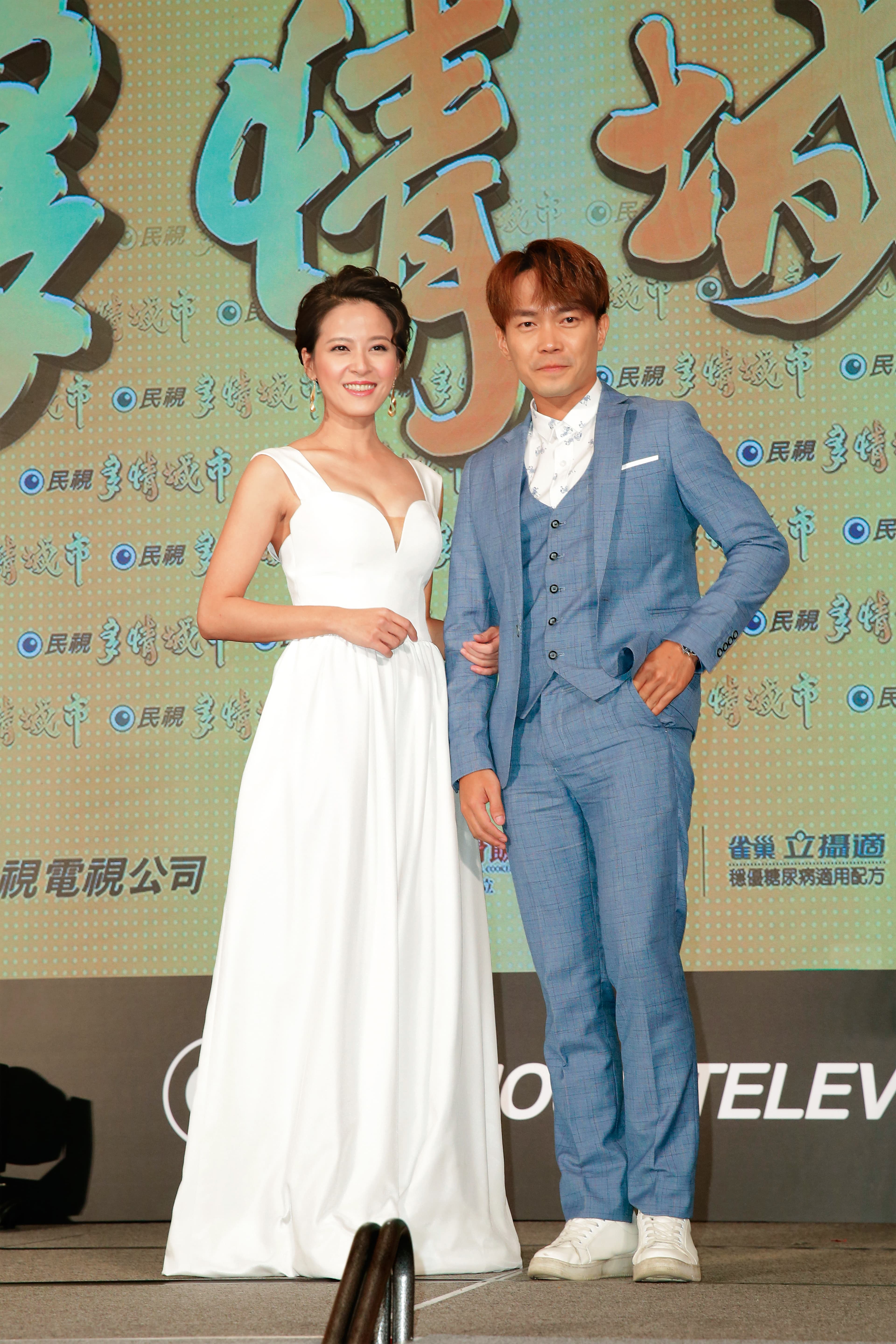 據說許仁杰常向劇組抱怨老婆,所以圈內早已流傳他婚姻出問題,並且他還塑造自己是被打壓的角色。左為蘇晏霈。