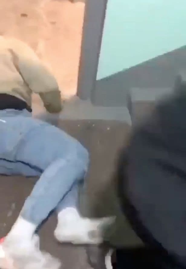 俄男當場痛不欲生。(翻自推特)