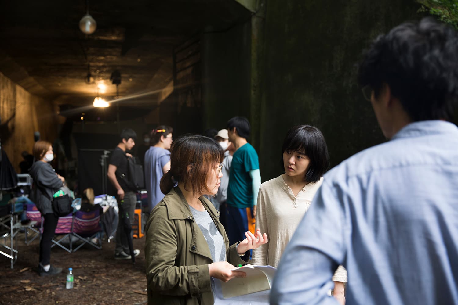 申秀媛(左)執導的《玻璃庭院》由文根英主演,該片先前曾被選為釜山影展開幕作品。(翻攝自Daum Movie)