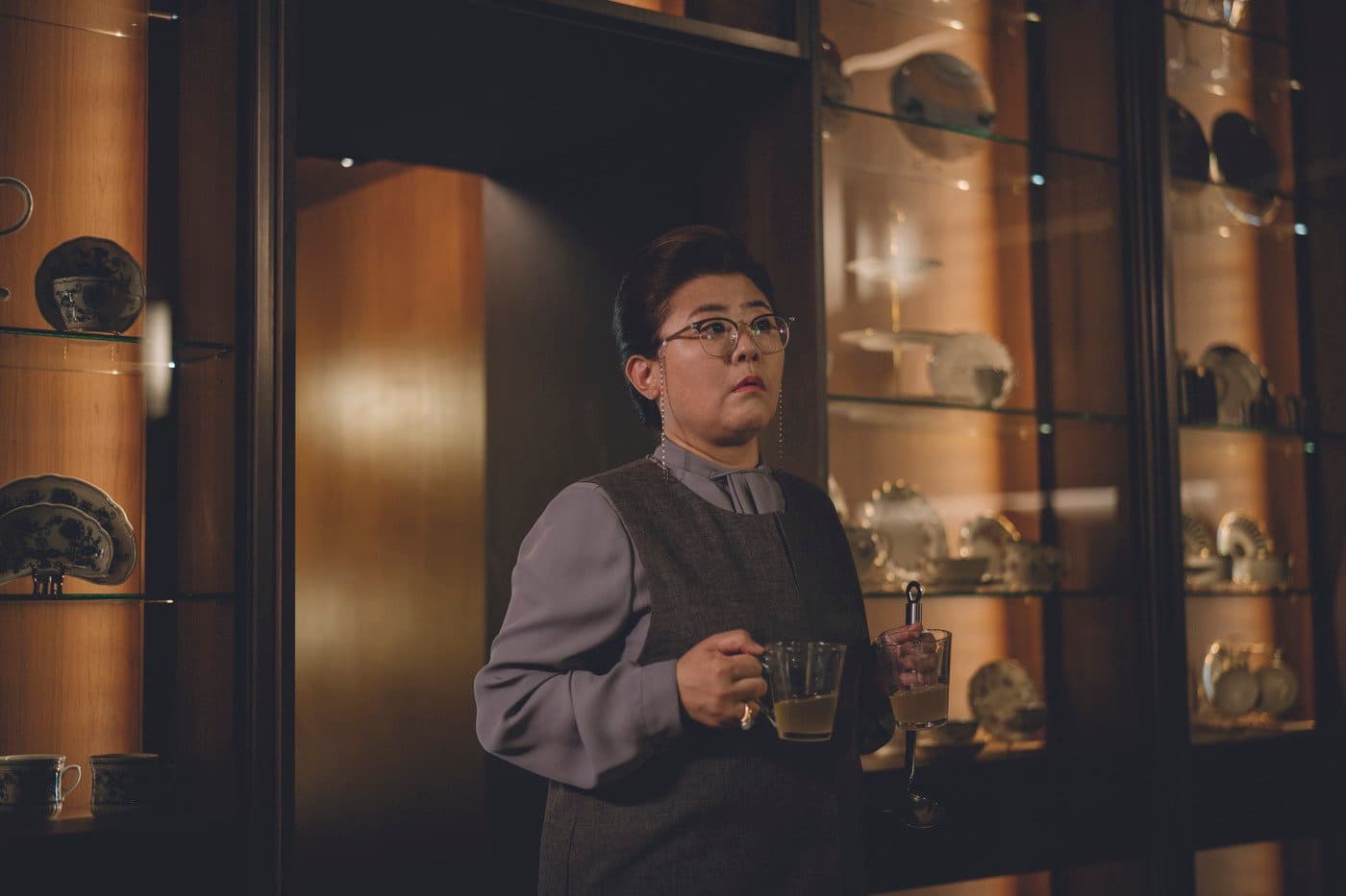 李姃垠在《寄生上流》飾演精幹的管家,精湛又細膩的演出讓她在海內外都獲得無數肯定。(翻攝自news1)