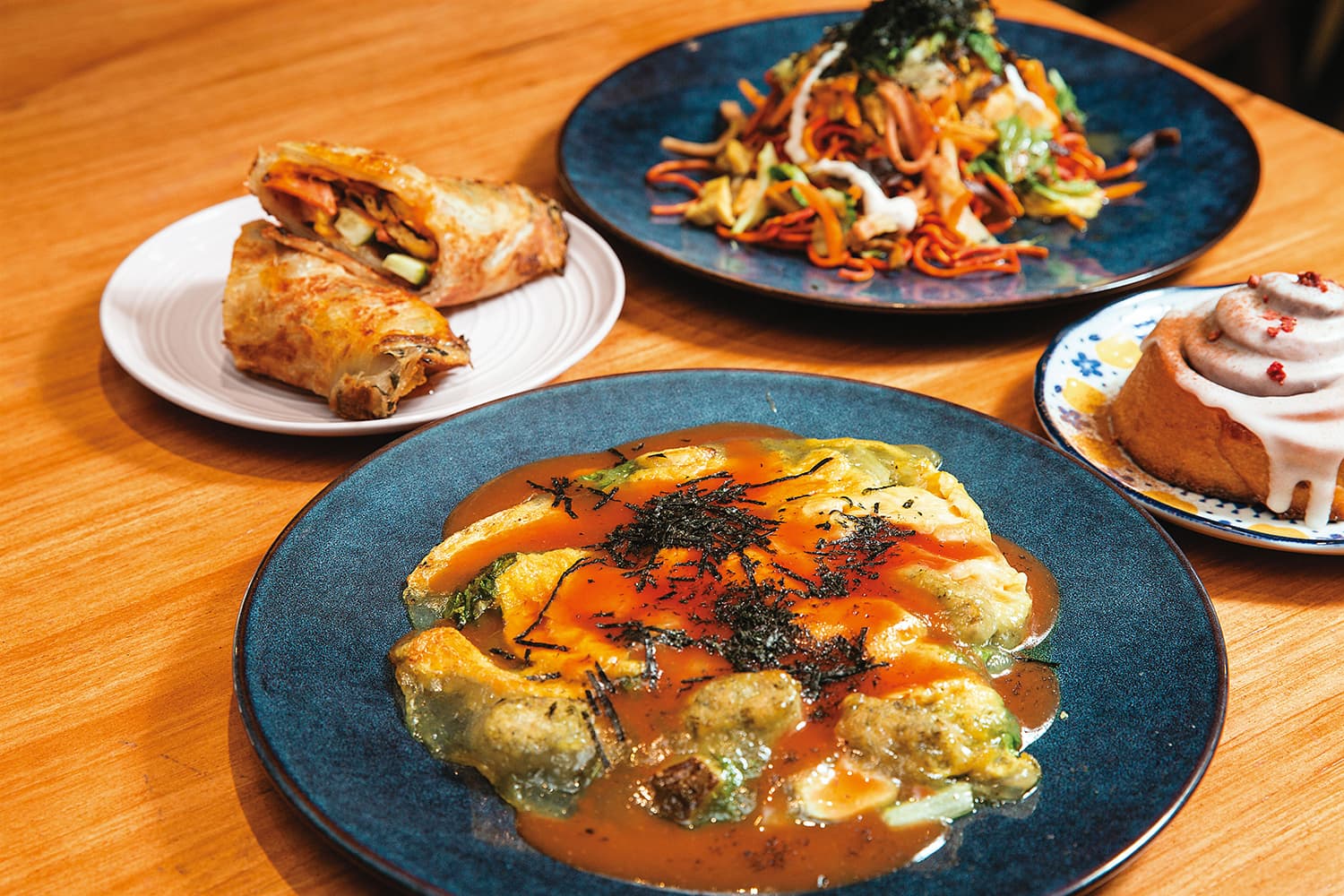 LieblingSalon的招牌料理不只沒有葷食,也不含蛋、奶、蜂蜜等食材,其中素仔煎、紅香拌麵最受歡迎。