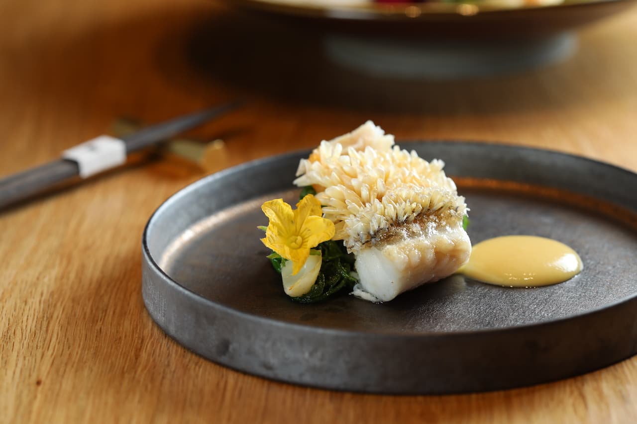 「燒物 甘鯛鱗燒」立鱗薄脆，魚肉酥潤，火候精準。（3,500元套餐菜色）