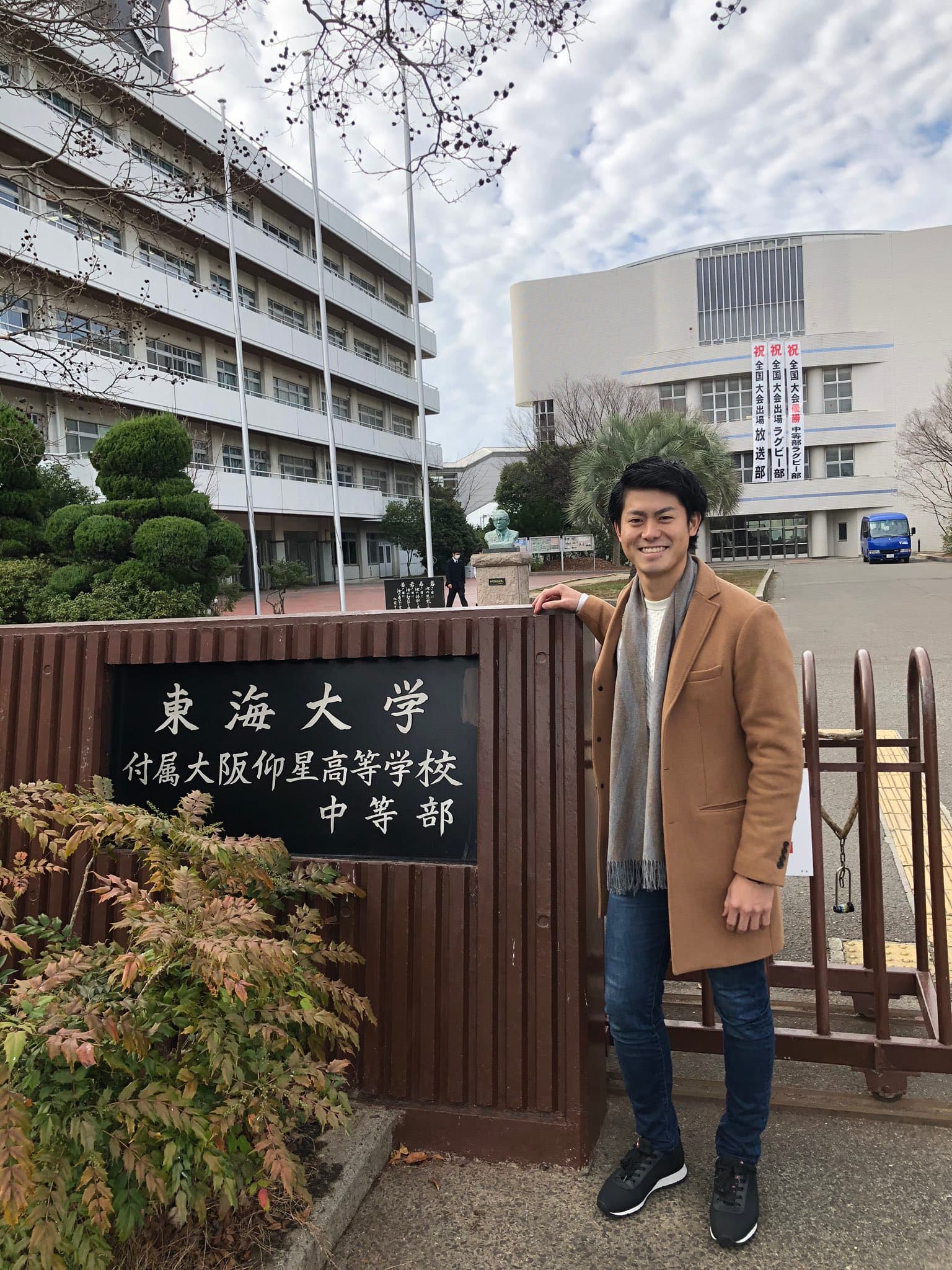岡田祥吾6年前自行創業,曾獲邀回母校高中演講。(翻攝自岡田祥吾Twitter)