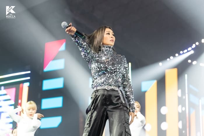 孝琳日前出席烏地阿拉伯的KCON拼盤演唱會,讓現場2萬粉絲嗨翻。(翻攝自體育京鄉)