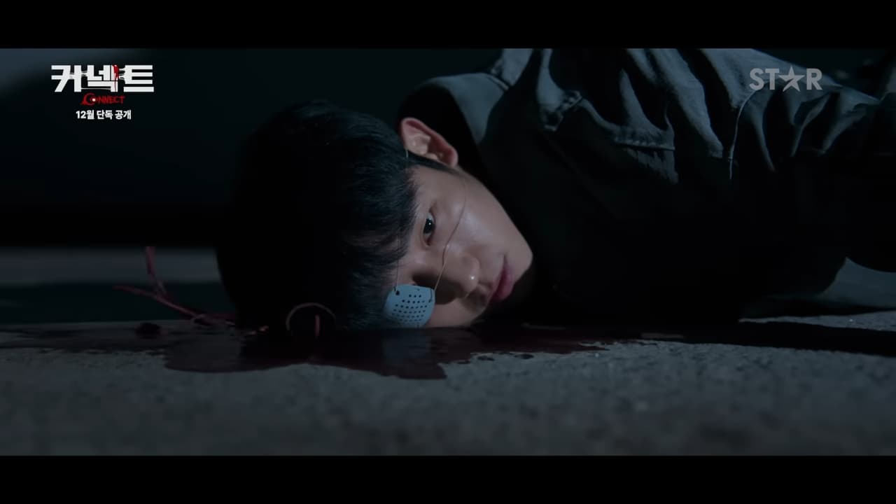 丁海寅在劇中飾演眼球被奪走的謎樣男子,為找回眼球並阻止連環殺手展開追擊。(翻攝自預告)