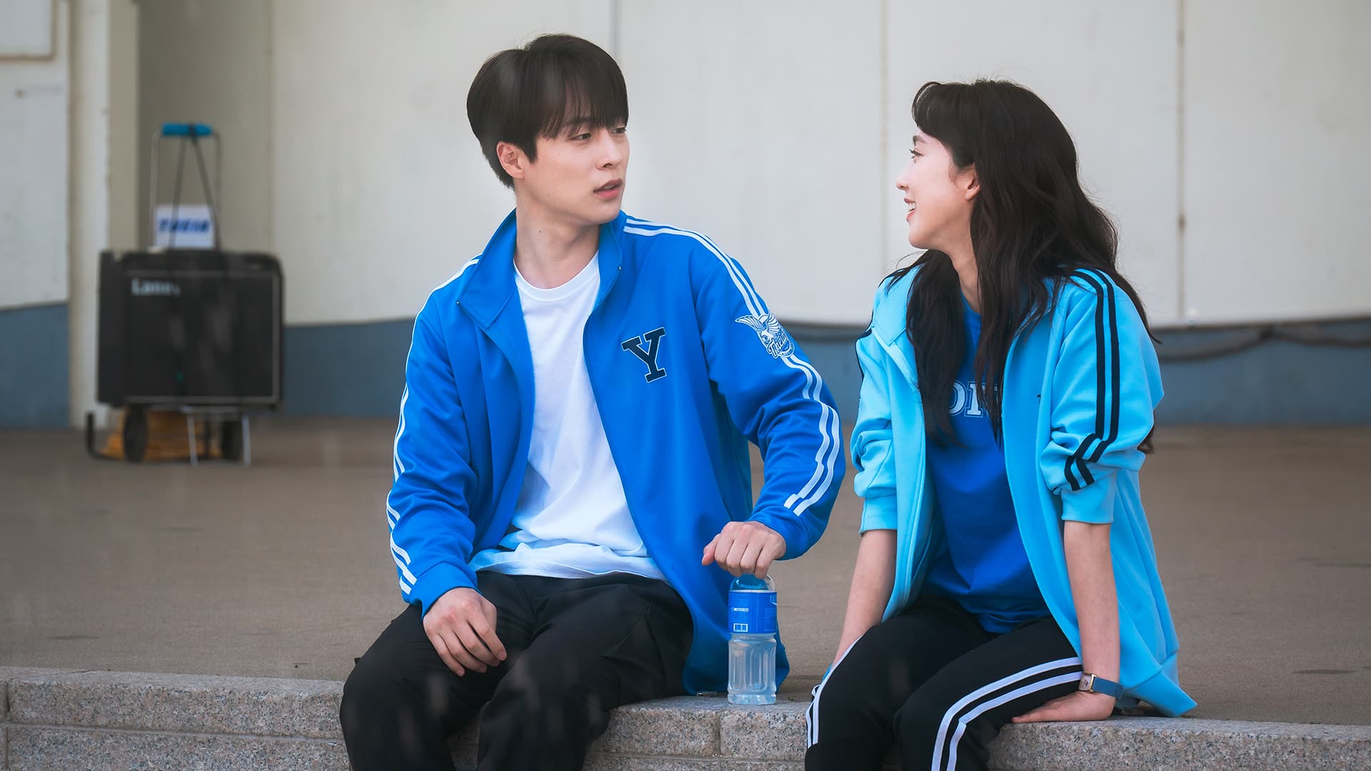 裴仁爀(左)、韓智賢(右)首次主演《青春應援 CHEER UP》,為了展現啦啦隊活力付出許多努力。(龍華電視提供)