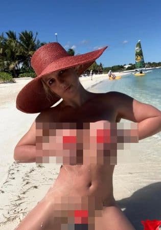 布蘭妮分享裸照後,引發外界爭議。(翻攝自小甜甜布蘭妮IG)