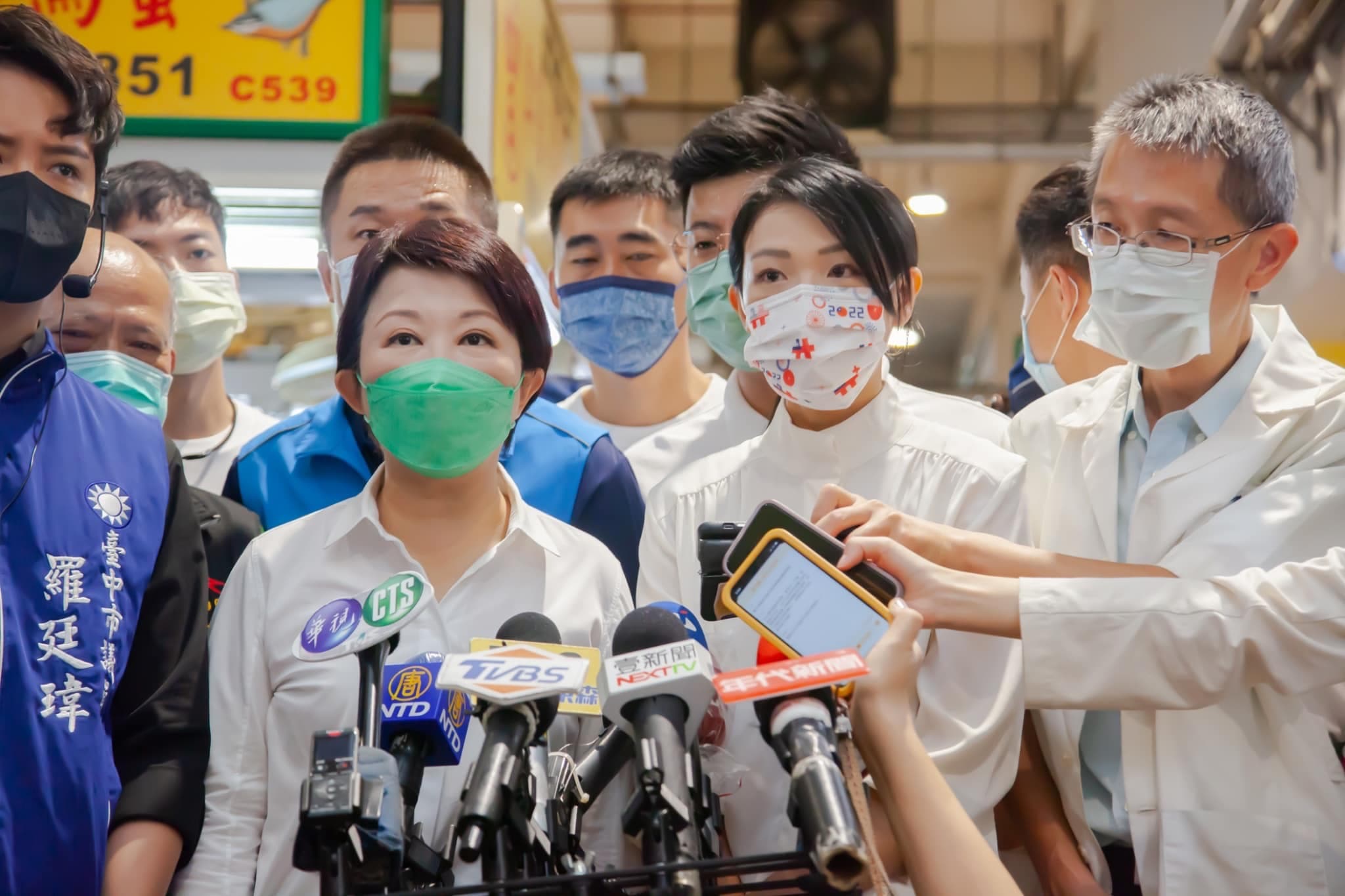 盧秀燕表示,她昨天是專程去幫林耕仁站台,「所以我的態度很清楚」。(翻攝自高虹安臉書)