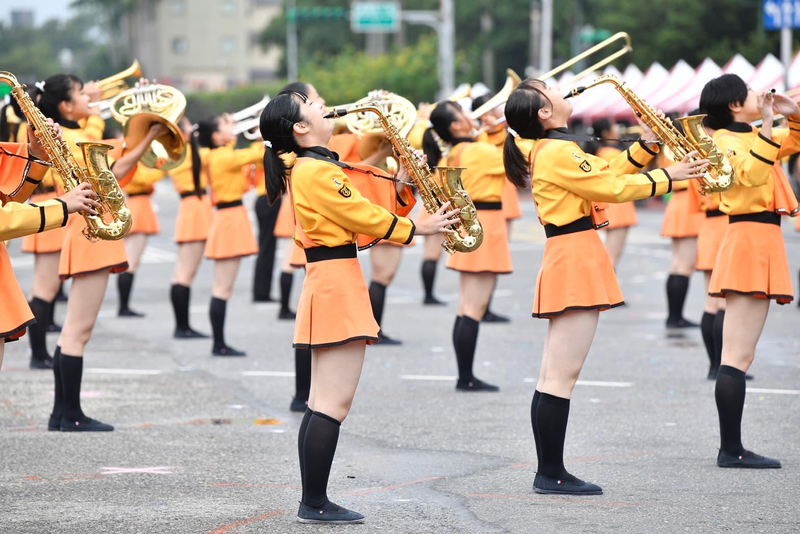 有「橘色惡魔」之稱的京都橘高校吹奏部展現超強實力。