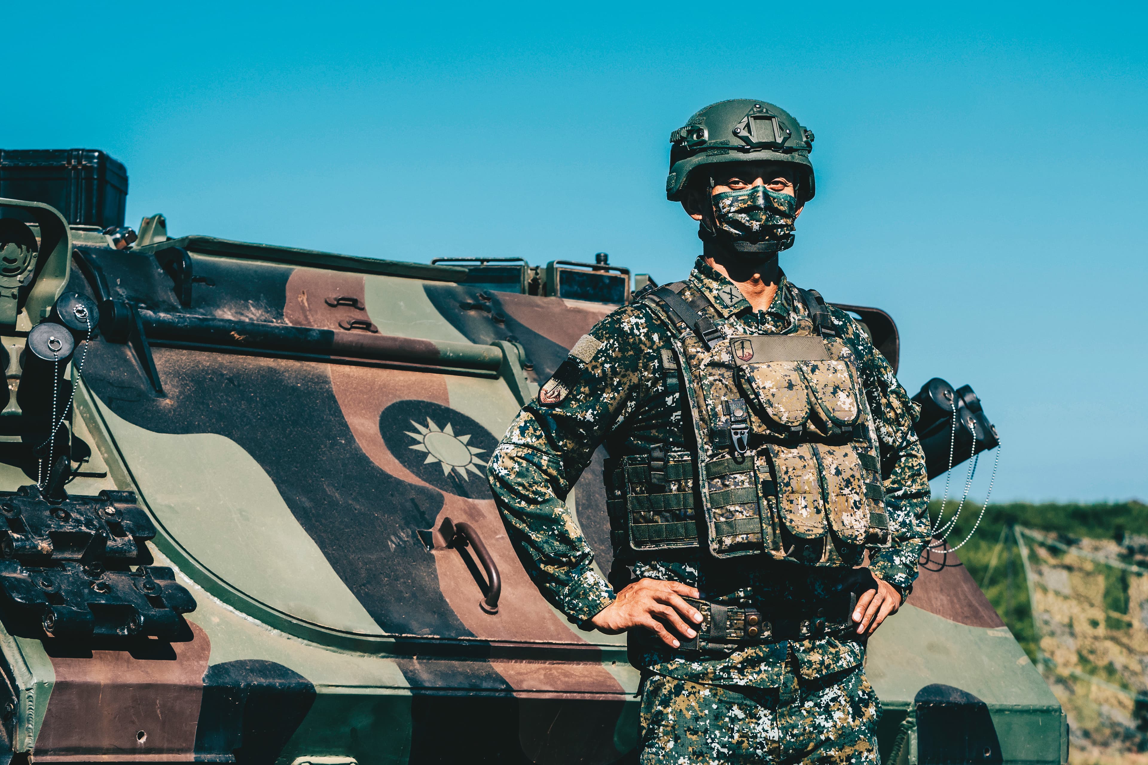 軍備局著手汰換國軍防彈背心,詎料日前採購的纖維布原料竟來自中國。圖內非問題防彈衣。(軍聞社)