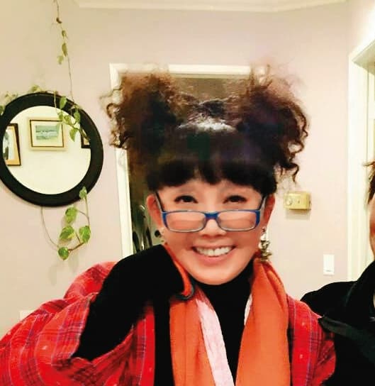 台北女子美髮圖鑑…(推開實驗室大門)…蔡閨真是走得很前面。(翻攝自蔡閨臉書)