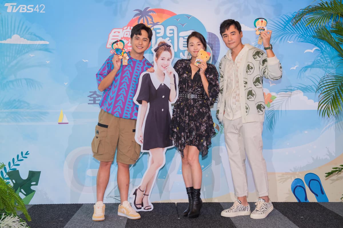 (左起)曾子余、六月、是元介出席記者會。(TVBS提供)