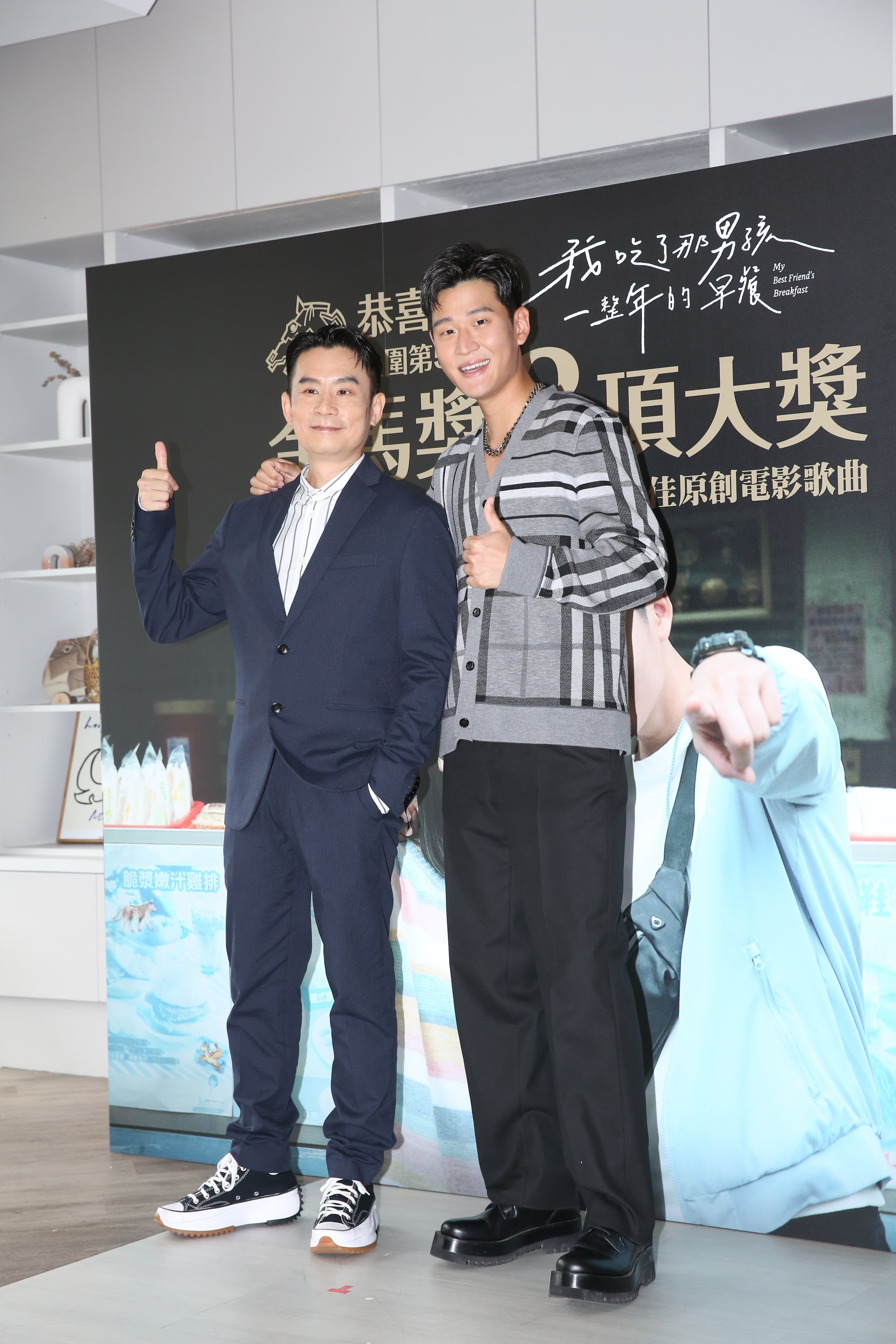 《我吃了那男孩一整年的早餐》共入圍3項金馬獎,除了周興哲(右)的新人與原創歌曲獎,導演杜政哲也入圍改編劇本獎。