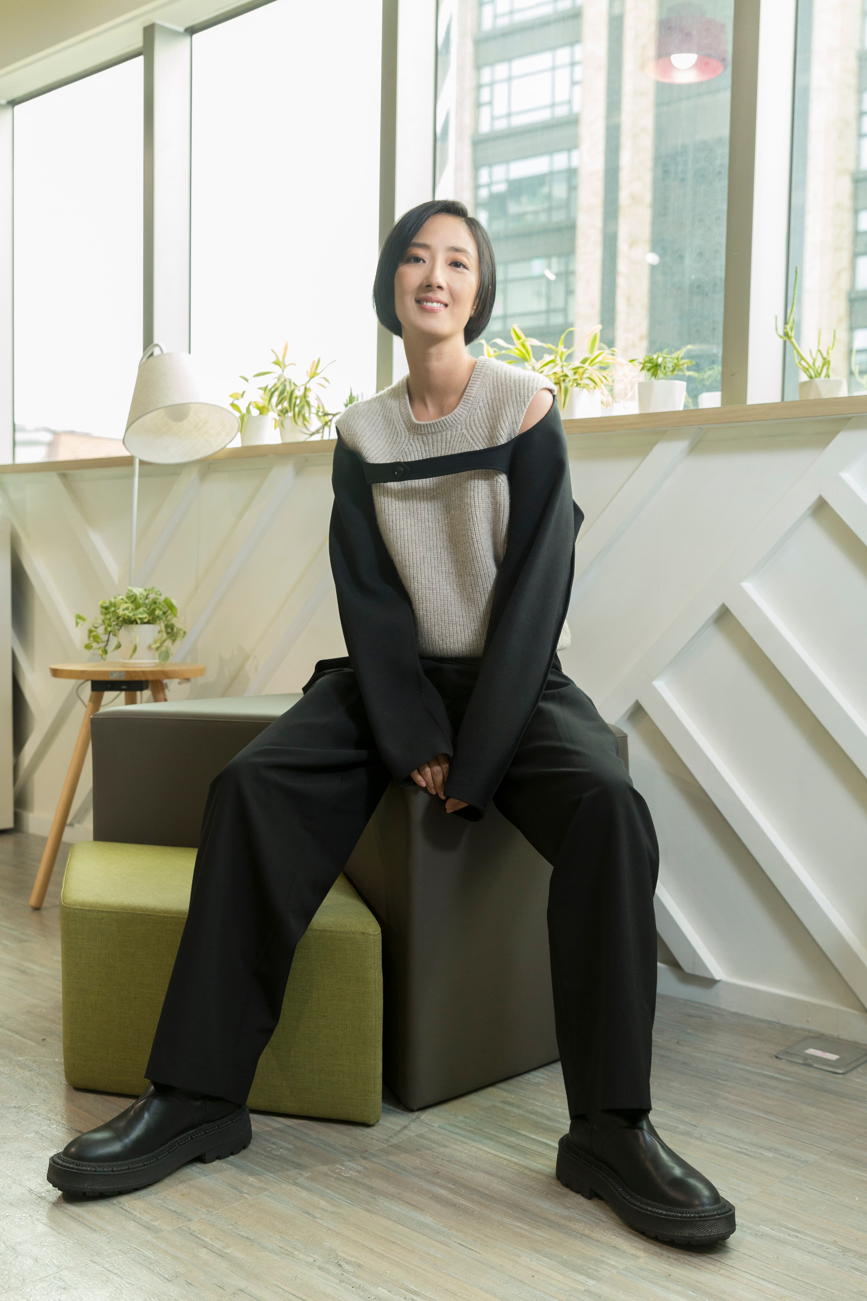 演藝圈誘惑百百種,繁華塵埃似距她很遠,桂綸鎂的獨特始終如一。