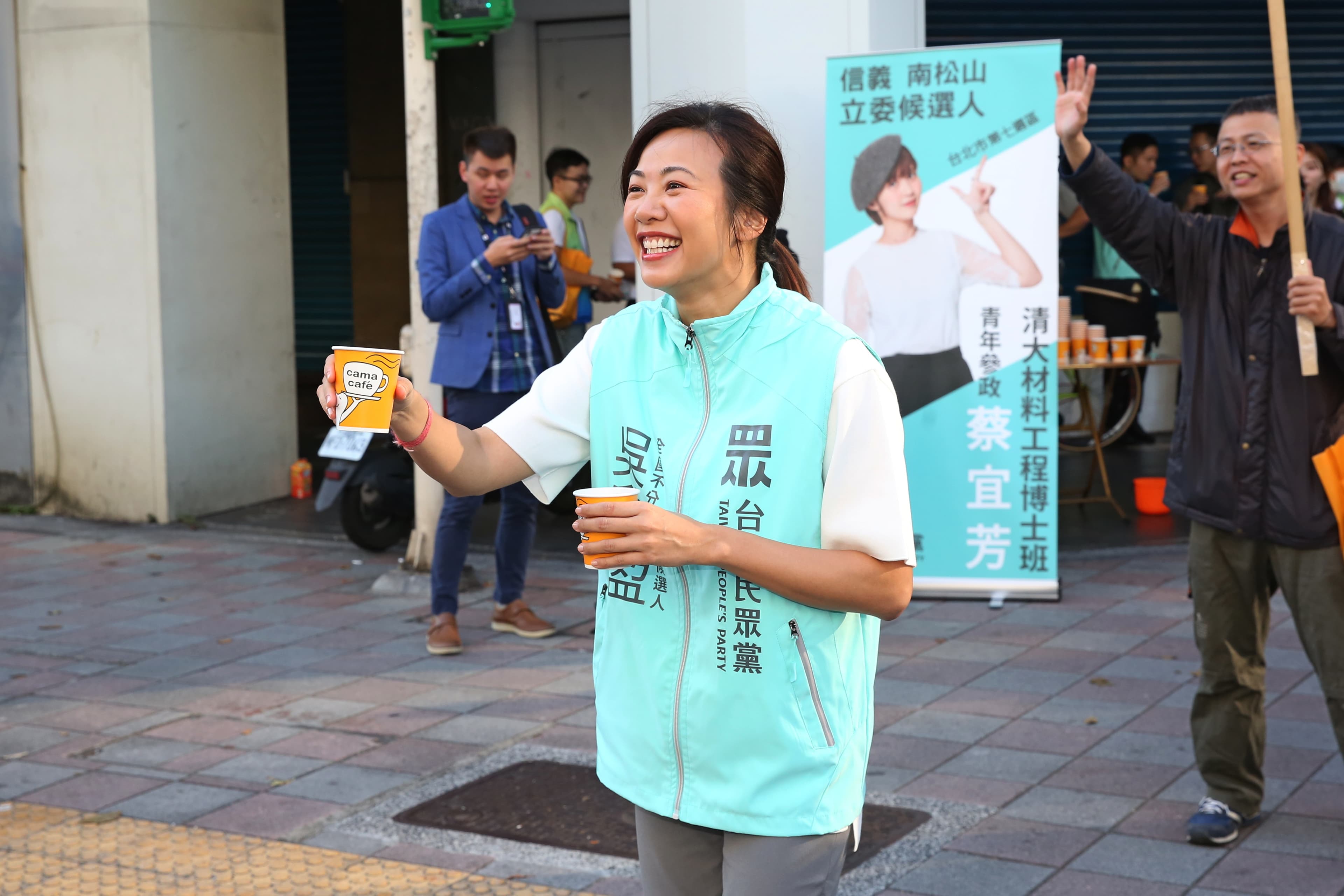 吳欣盈雖名列不分區第7名，仍以自身知名度為優勢，為民眾黨區域立委候選人站台拉票。（本刊資料照）