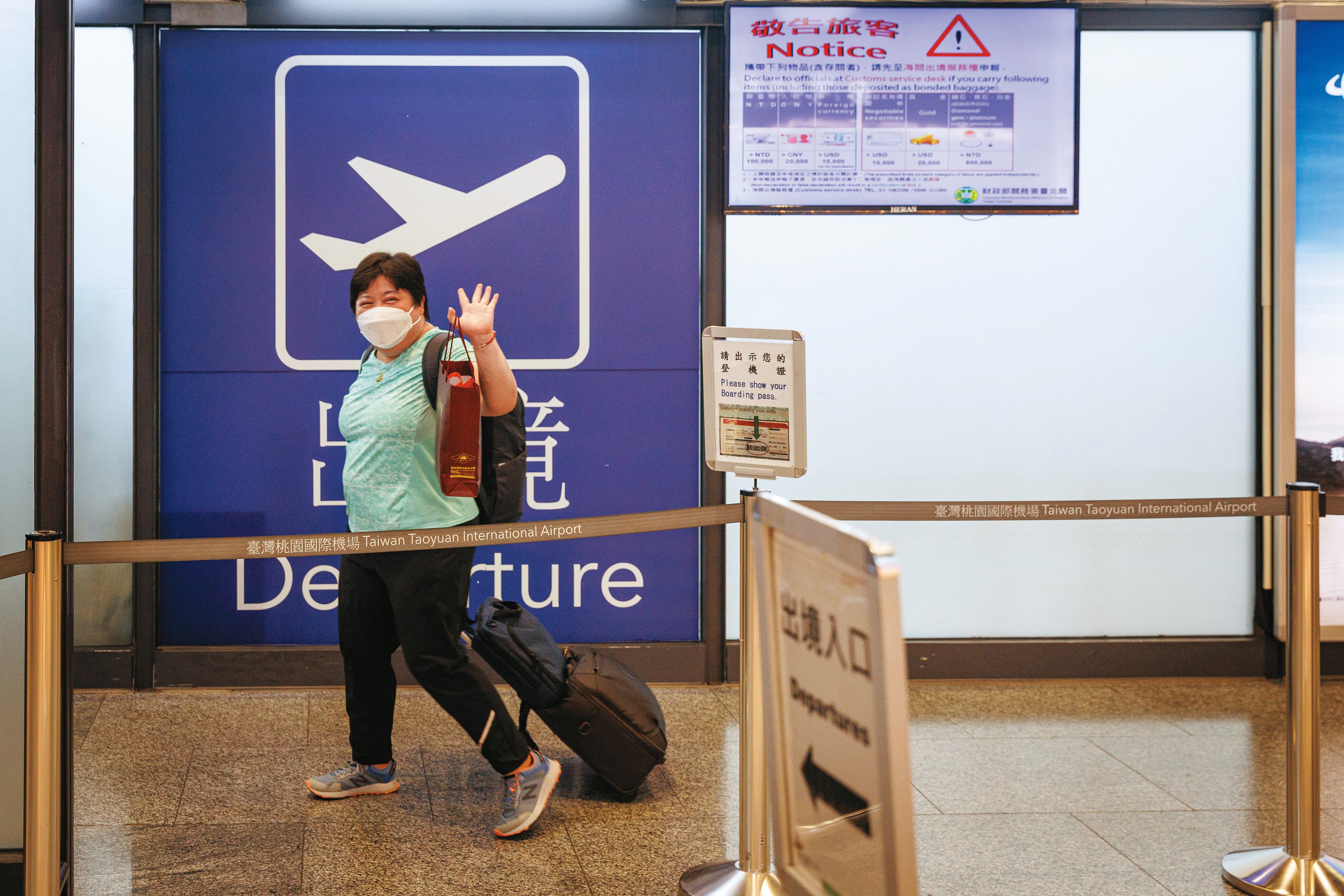 Emily離台返港後,再度傳訊:「我店面經營6個月就開始繳稅。我不只是認真做,而且我是有做出業績的。」至今不解為何申請定居一再受阻。(王漢順攝)