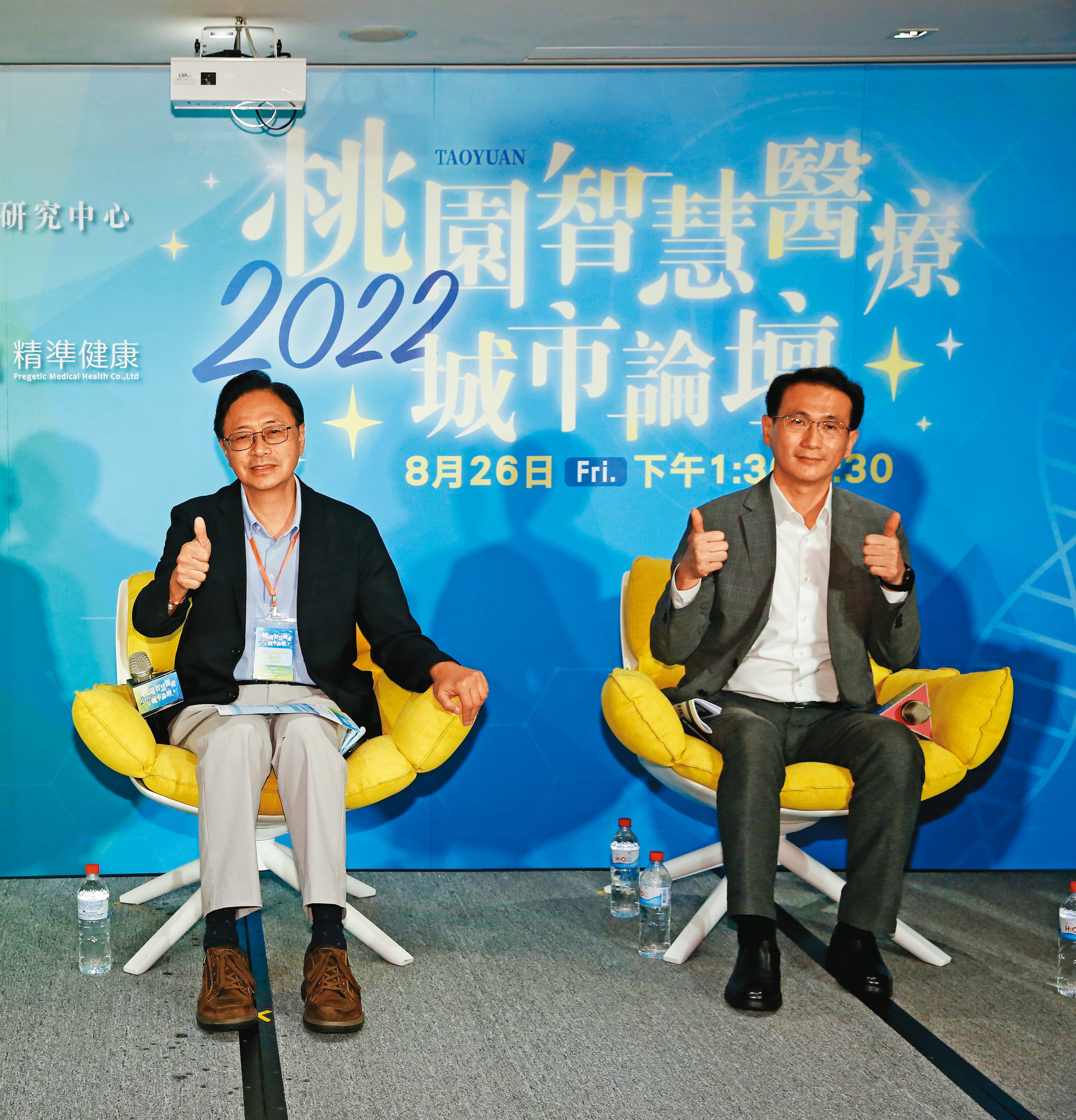 桃園市長參選人雖有4名,但外界主要關注鄭運鵬(右)與張善政(左)的藍綠對決。