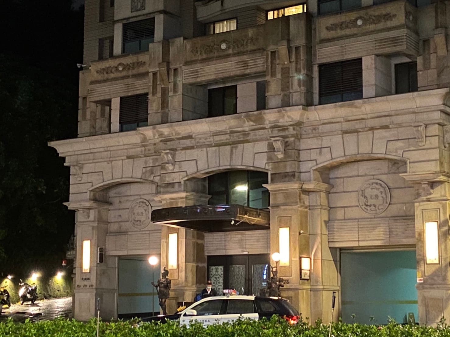 前立委黃義交今晚傳出在內湖墜樓。民眾提供