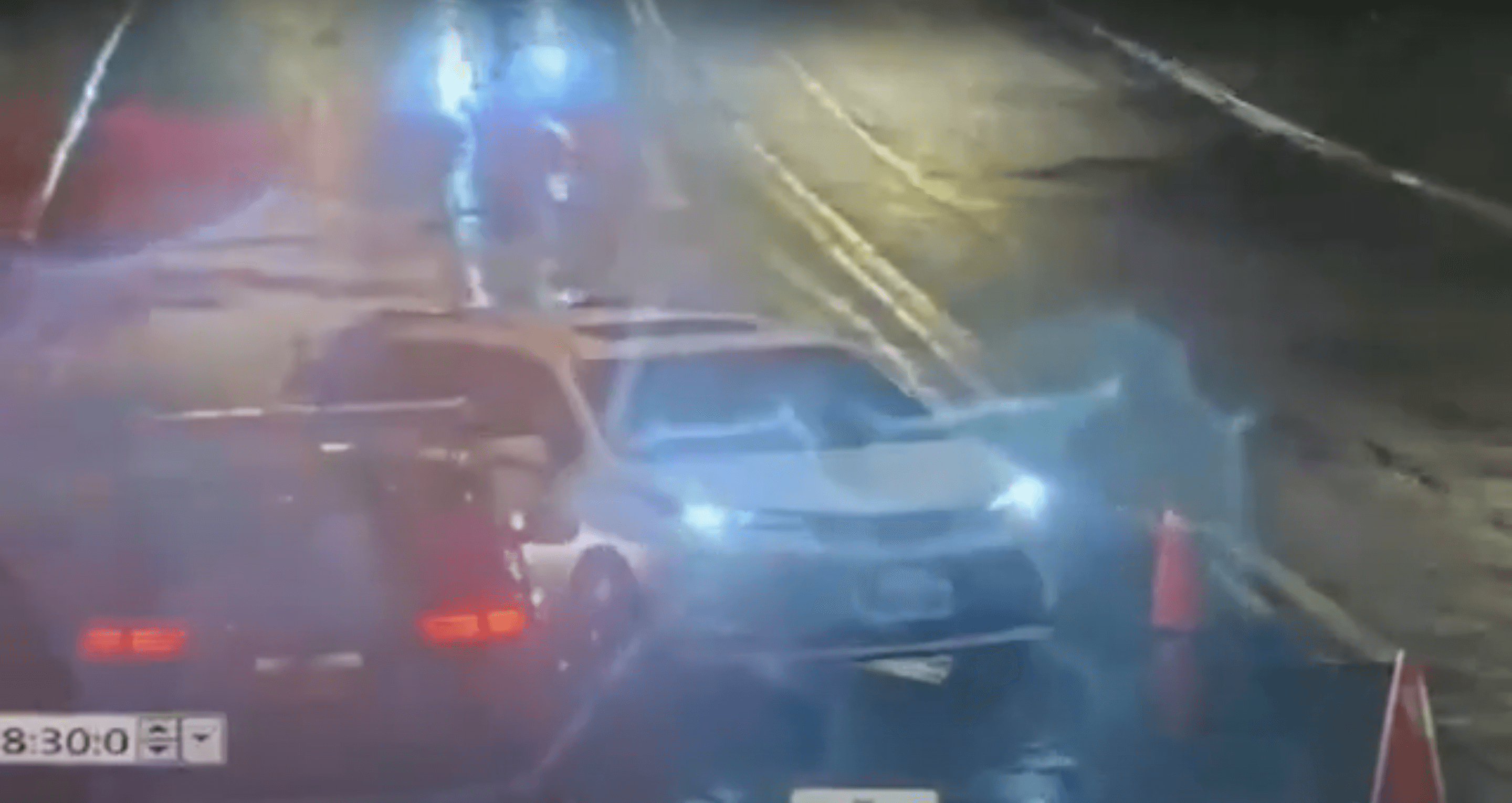 陳時中的白色座車遭檢舉闖紅燈。（翻攝畫面）