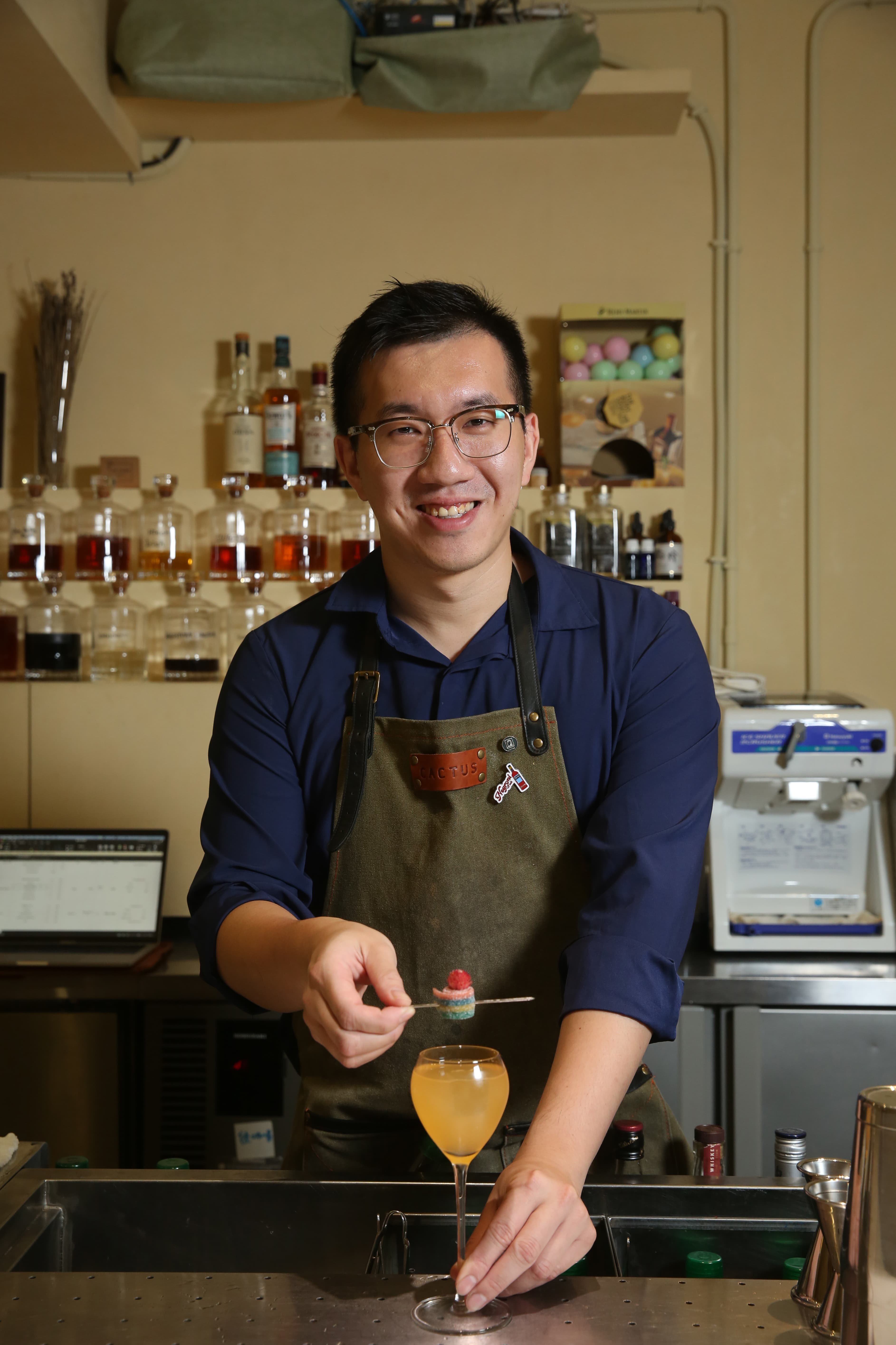 「Cactus Bar」主理人兼調酒師李玹毅（Kvo）說，雖然酒吧只有20幾坪大，但可以靈活運用，發揮無限大的創意。