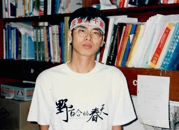 陳其邁放出過去參與學運的照片,重申自己棄醫從政的理想與原因。(翻攝自陳其邁臉書)