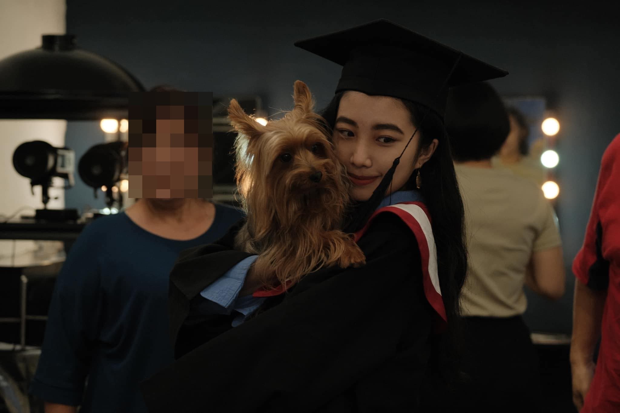 陳皓寧就讀世新大學口語傳播暨社群媒體學系,未戴口罩的她被鄉民點評長得有點像雞排妹。(翻攝陳皓寧臉書)