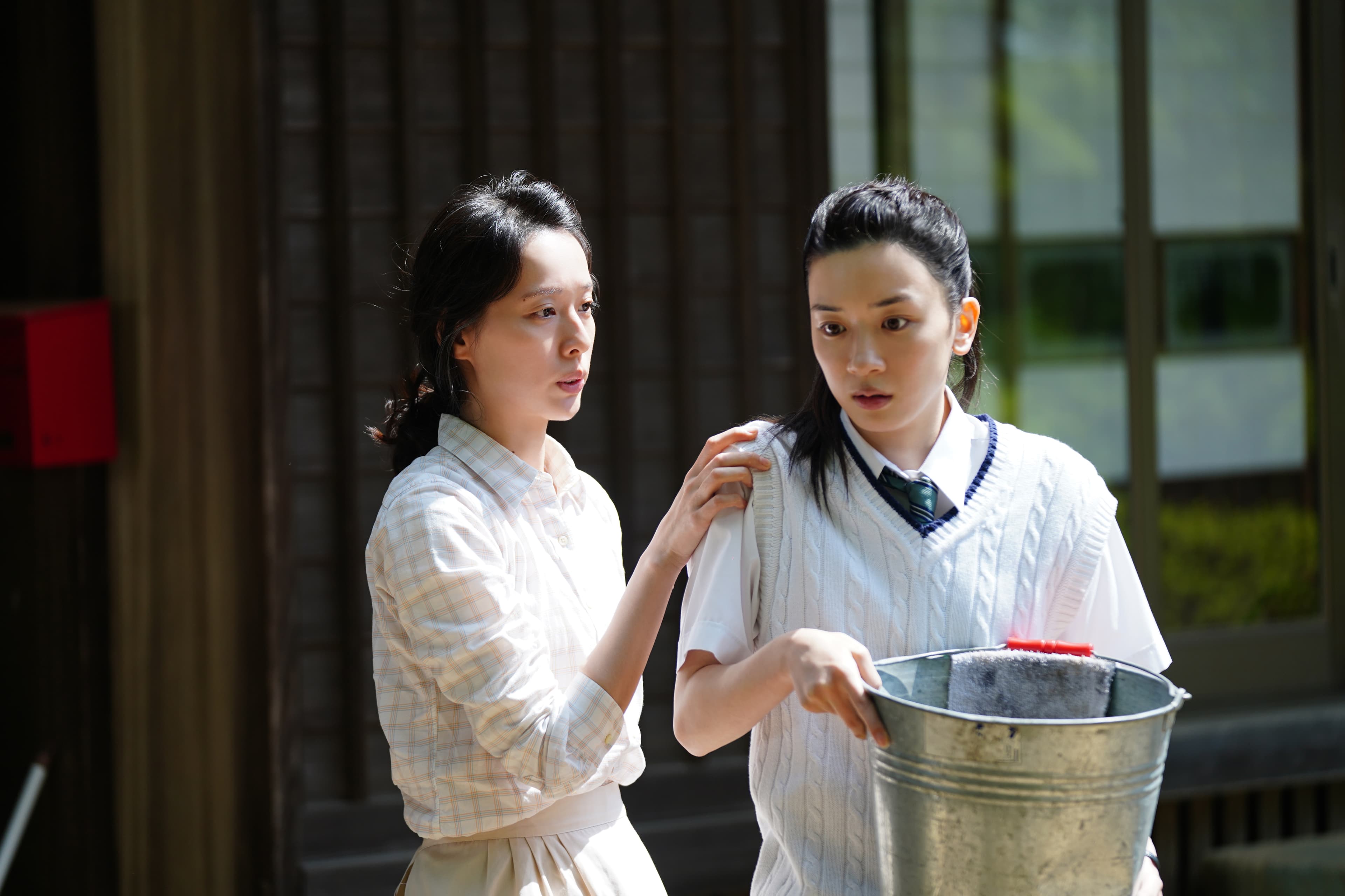 永野芽郁(右)飾演戶田惠梨香女兒,因得不到母親關愛而苦惱。(©2022映画「母性」製作委員会提供)