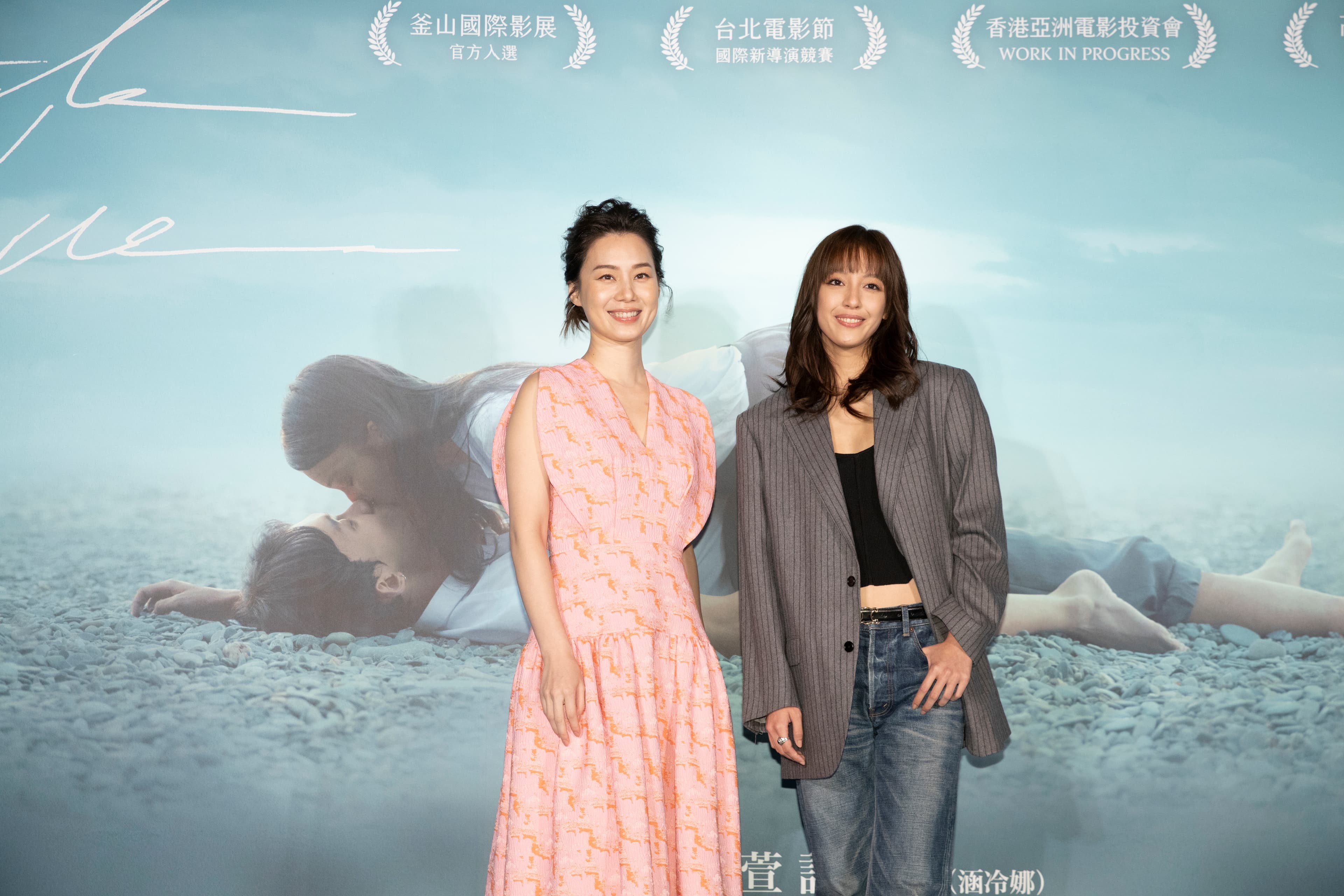 許乃涵與王渝萱各自貢獻不同尺度的性愛戲,而許乃涵即使沒有特別鍛鍊,背部全裸鏡頭身材依然很辣。