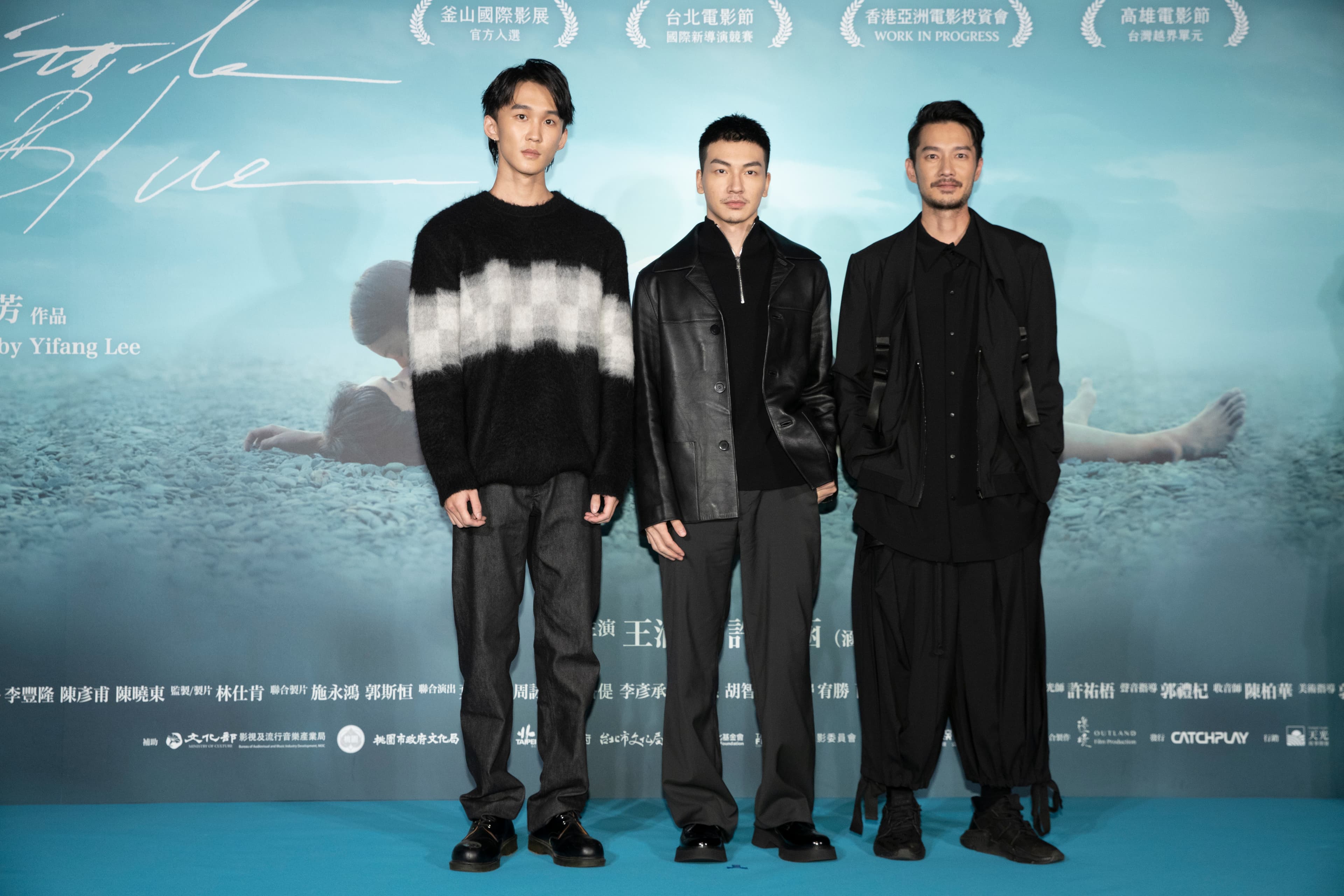 3位男星葉廷麒(左起)、周詠軒、張洛偍在片中也與兩位女主角各自上演肉搏戰,艷福不淺。
