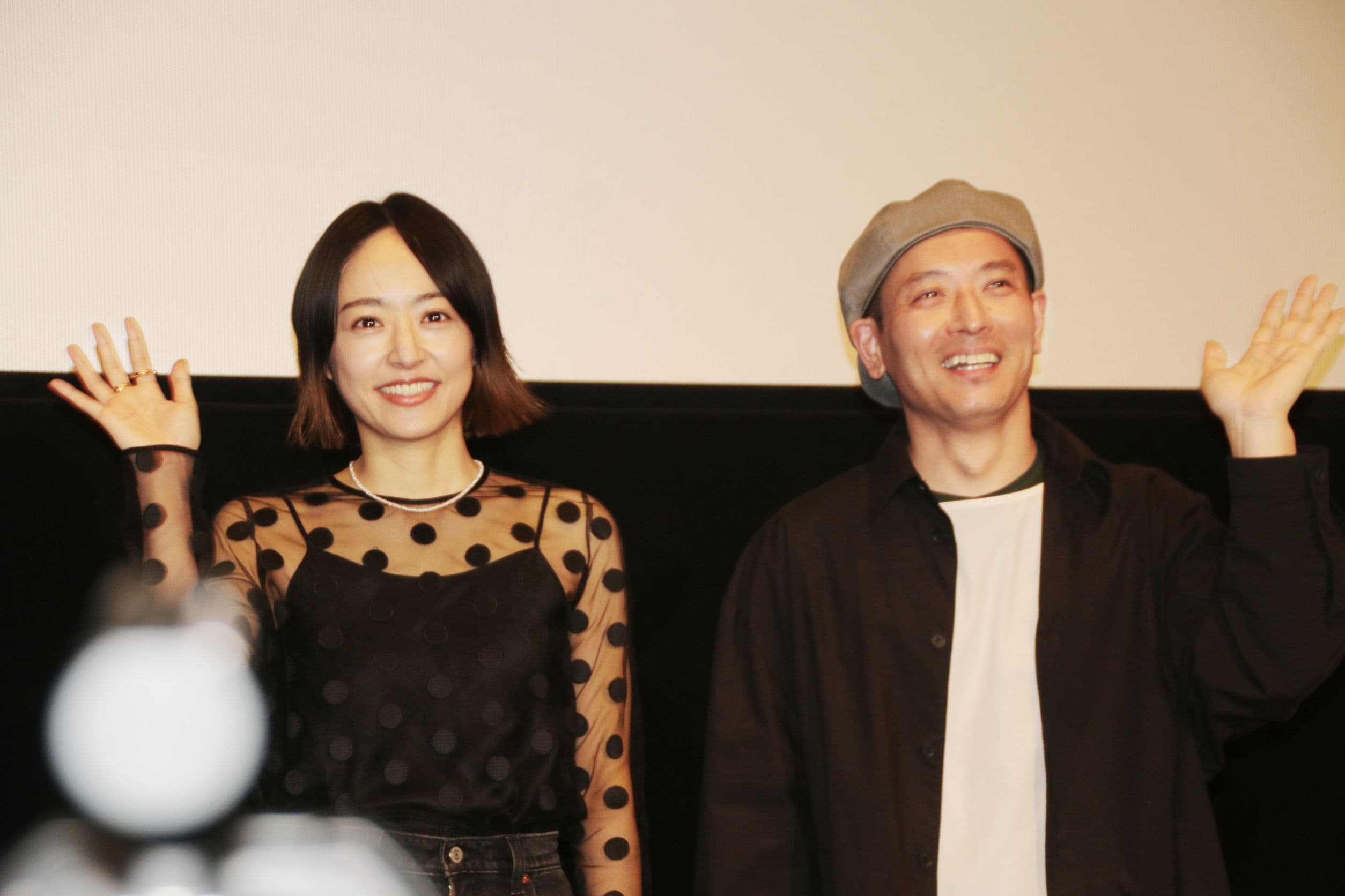 井上真央(左)透露拍攝期間花很多時間與導演杉田真一討論台詞。