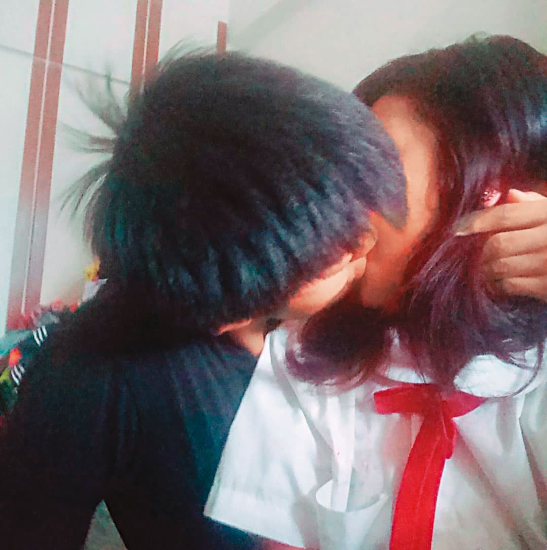 韓男(左)與鄭女(右)愛得濃烈,韓男臉書甚至PO出2人激吻照。(翻攝韓男臉書)