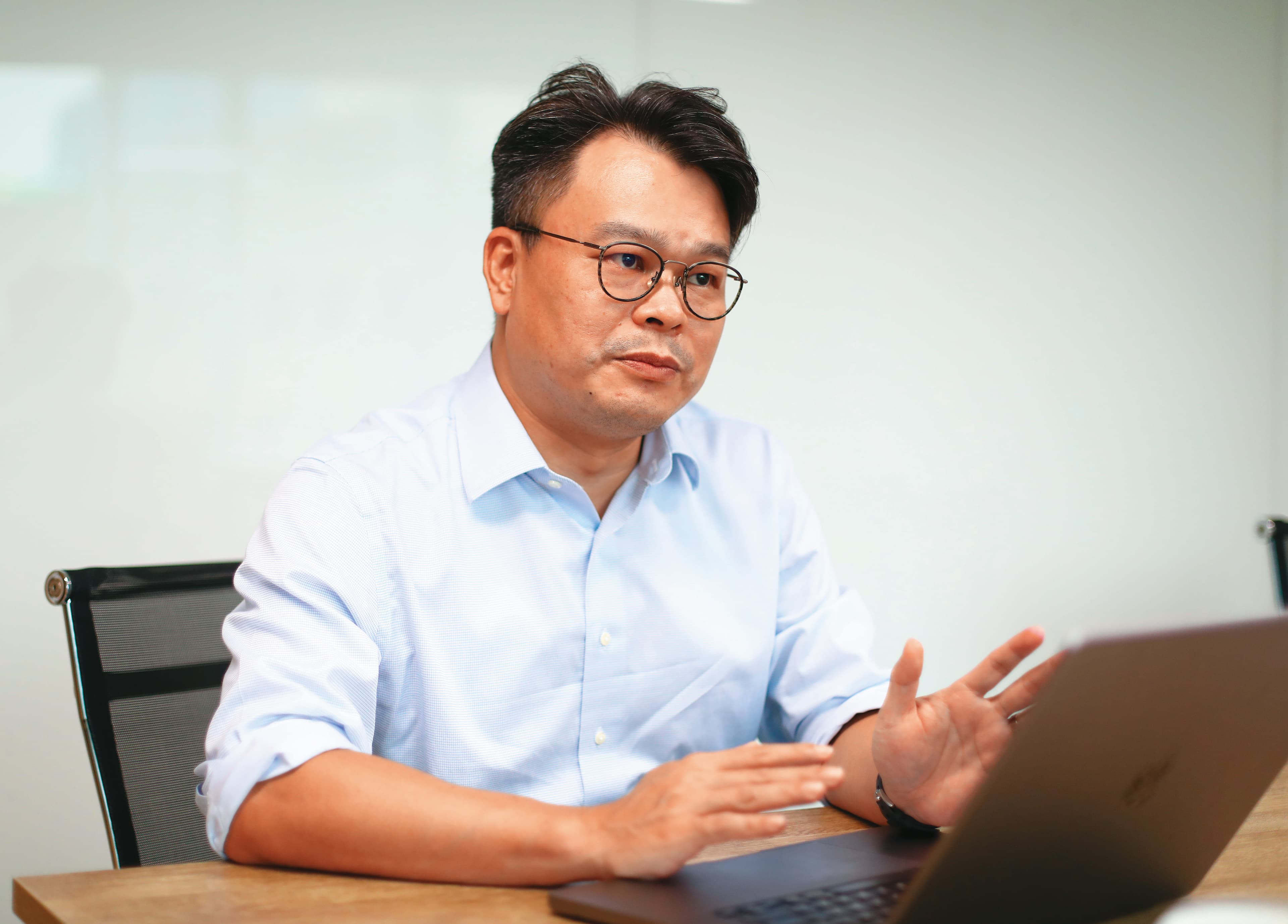 小穎不僅有重度憂鬱症,智能也處於邊緣智力功能,律師林俊宏說,即使未達減刑標準,法院判刑時也應依《刑法》57條,將上述狀況考量進去。