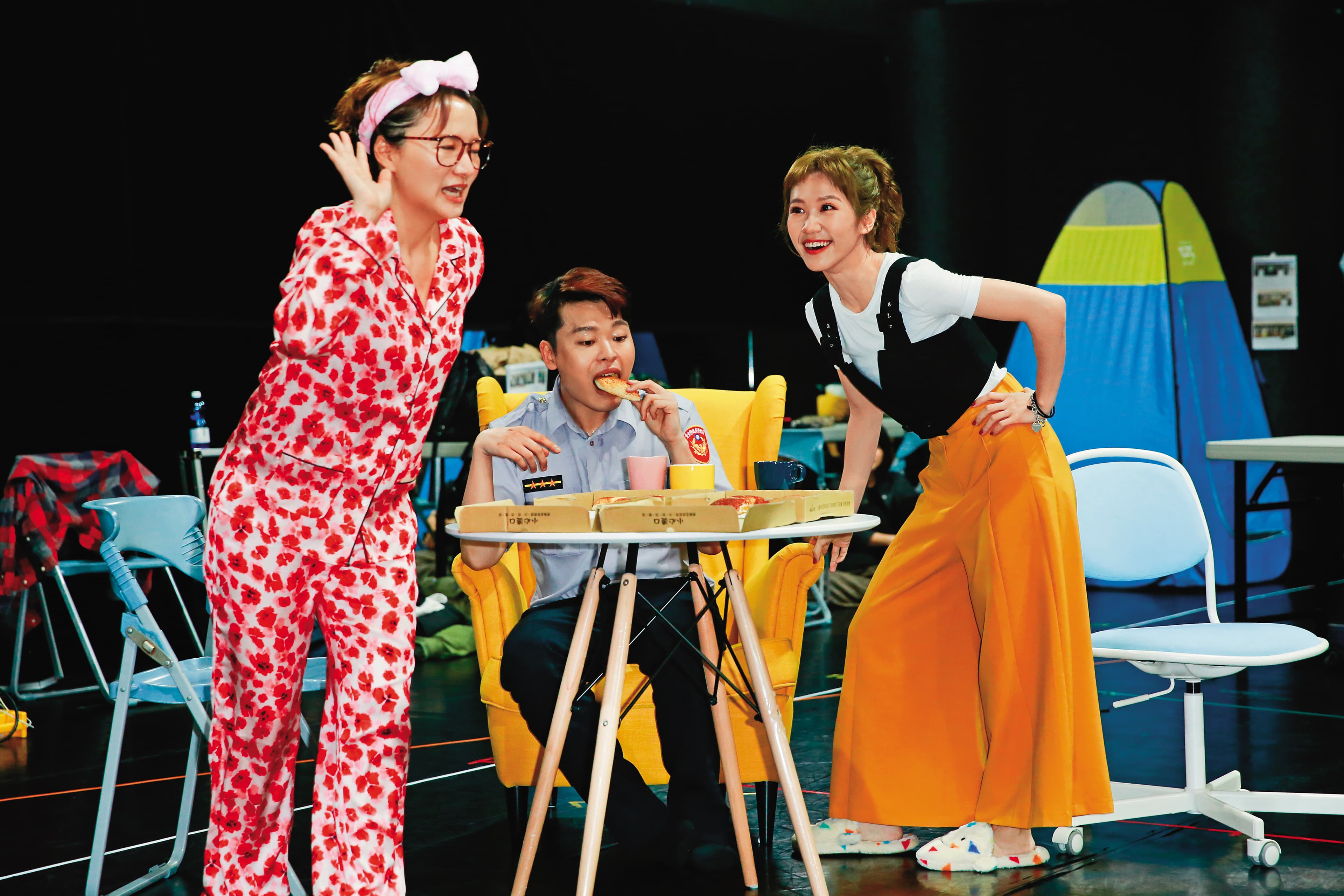 Lulu(右)除了主持,近幾年也挑戰舞台劇演出。左為程鈺婷、中為又仁。