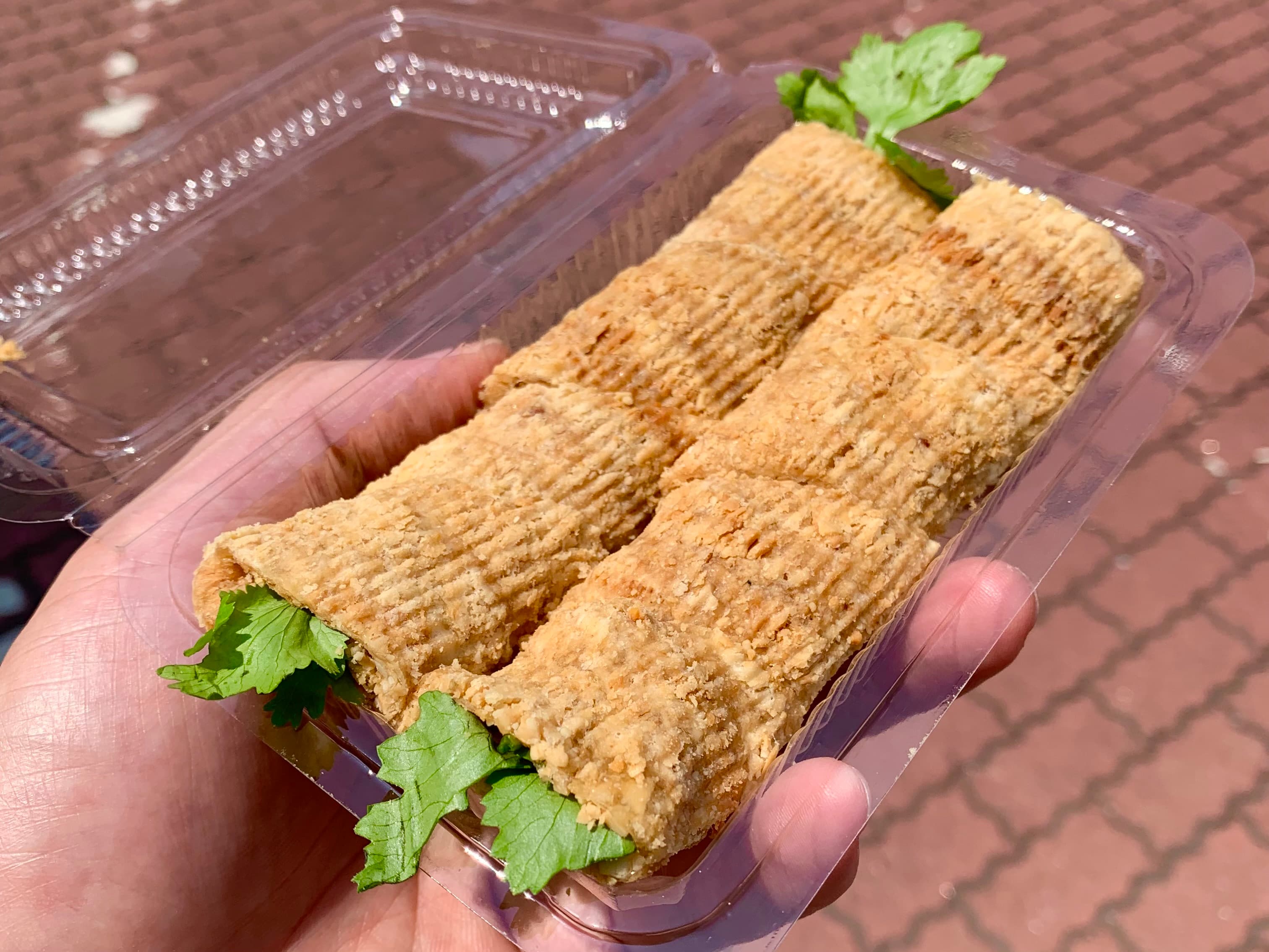 「有碾花生糖」口感軟甜不黏牙,吃得到香菜的清香和淺淺炭烤味。(80元/盒)