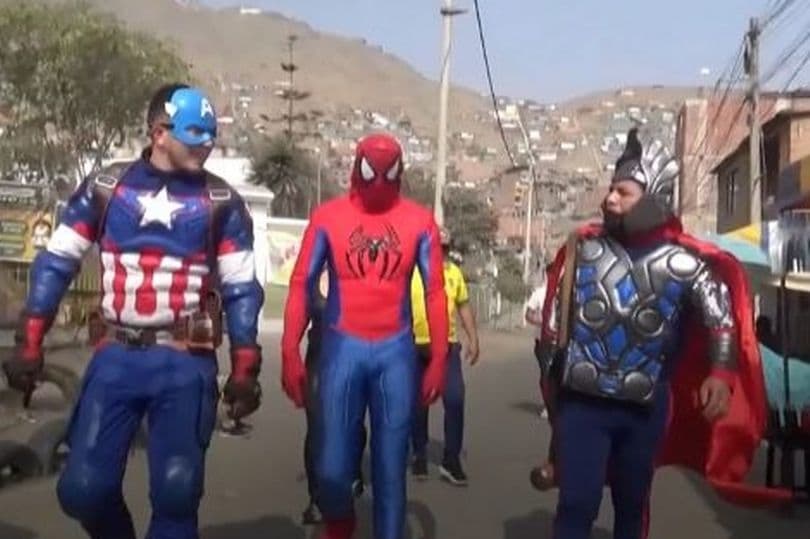 警方cosplay漫威英雄群,成功騙過毒販。(翻自《每日星報》)