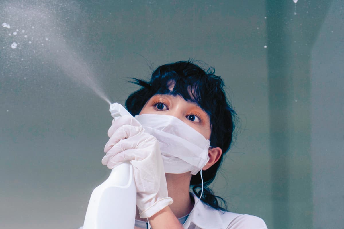 卓立繼執導的實驗性短片《鏡文學驚悚劇場—打掃》後,再邀温貞菱參與《她》劇演出。(鏡文學提供)