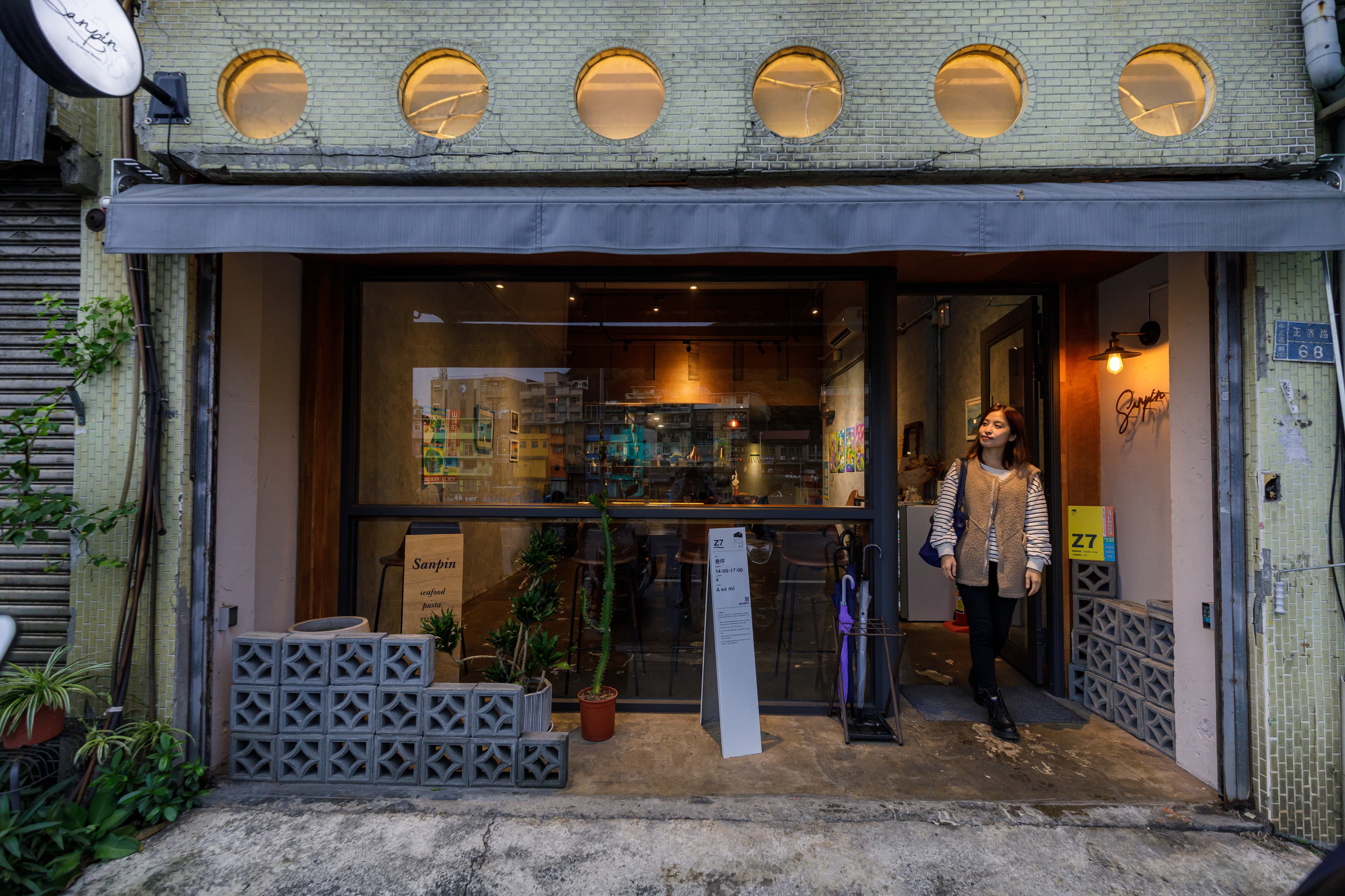 數十年的老屋樓房,過去是修理船隻機具的店家。