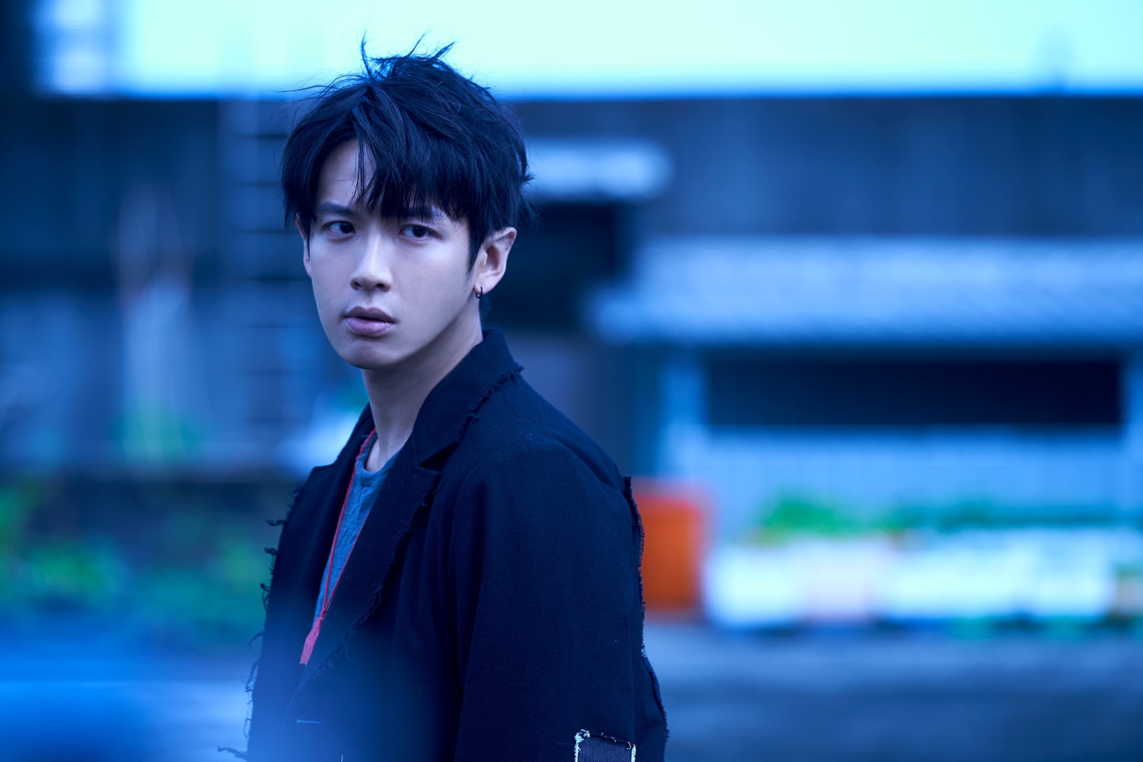 柯震東奇幻影集《乩身》被譽為華語版《康斯坦汀:驅魔神探》。(Netflix 提供)