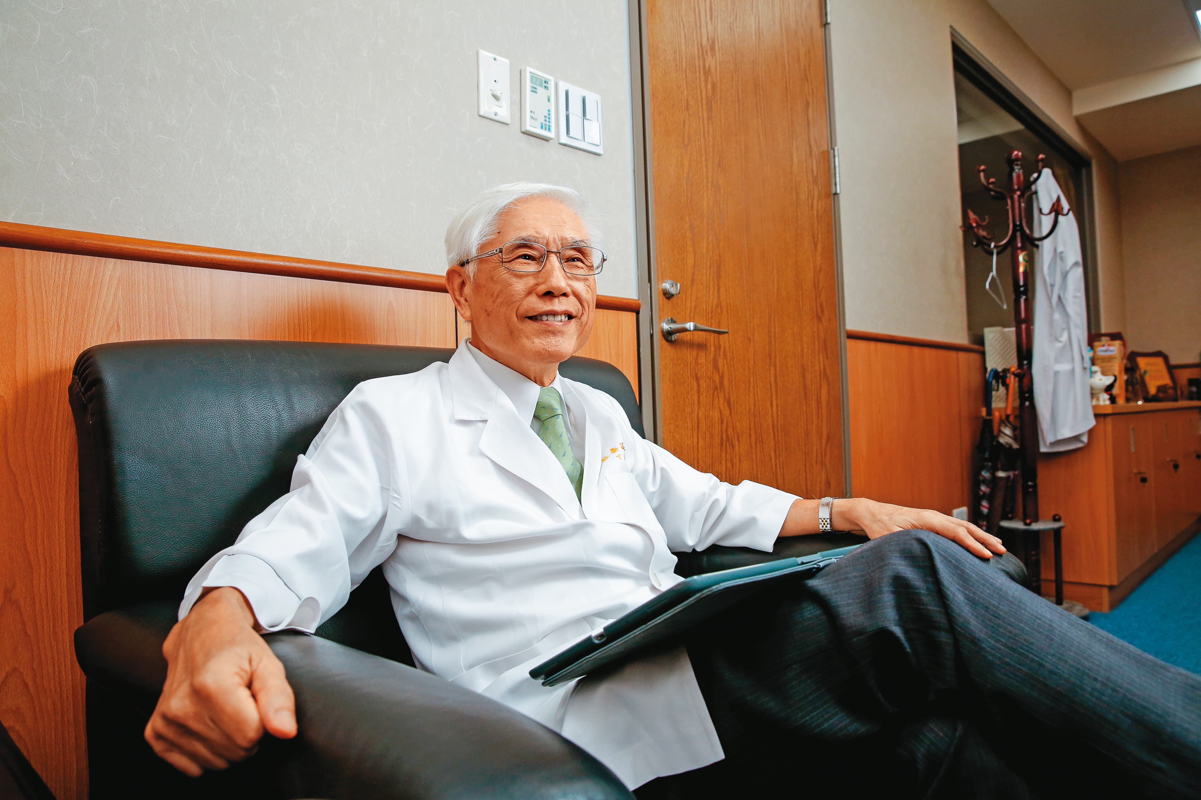 前衛福部長林奏延看好外泌體未來發展潛力,選擇在七十三歲逆勢創業,成立艾萬霖生技。
