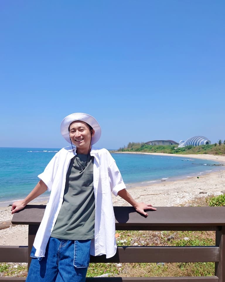 浩子愛喝酒出名，曾創下一個月請朋友喝酒，喝掉十幾萬。（翻攝自浩子臉書）