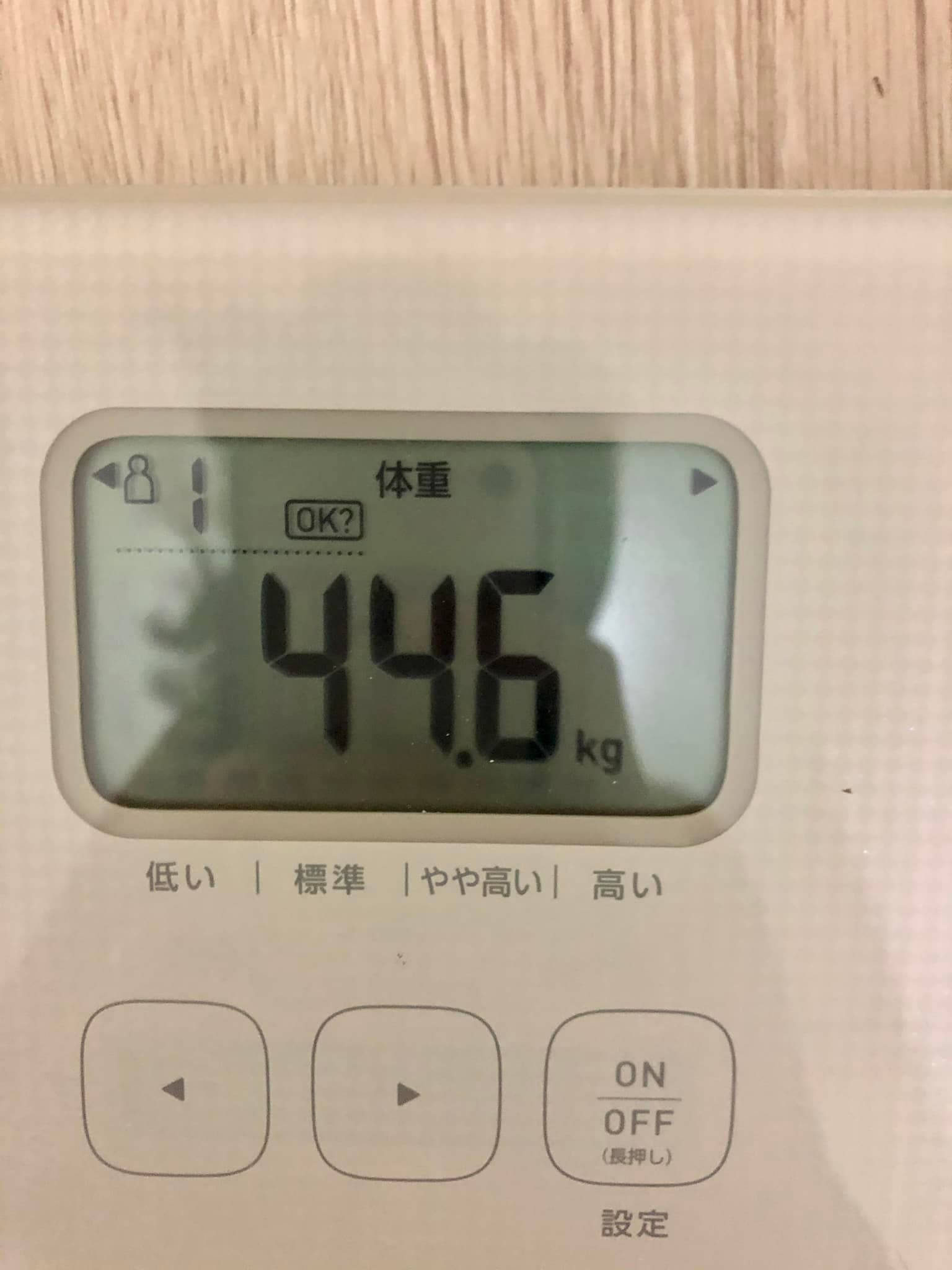 黃捷量體重只剩下44.6公斤，讓她驚呼「已經比我高中時還輕」。（翻攝自黃捷臉書）