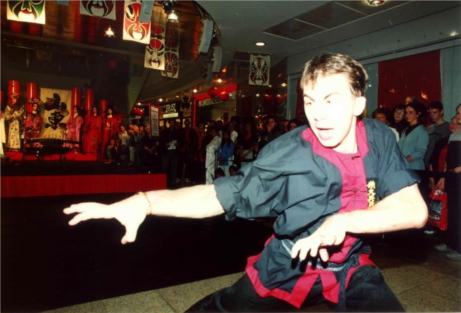 馬培德12歲開始學拳,還跟著老師到新加坡等國家表演、比賽。(馬培德提供)